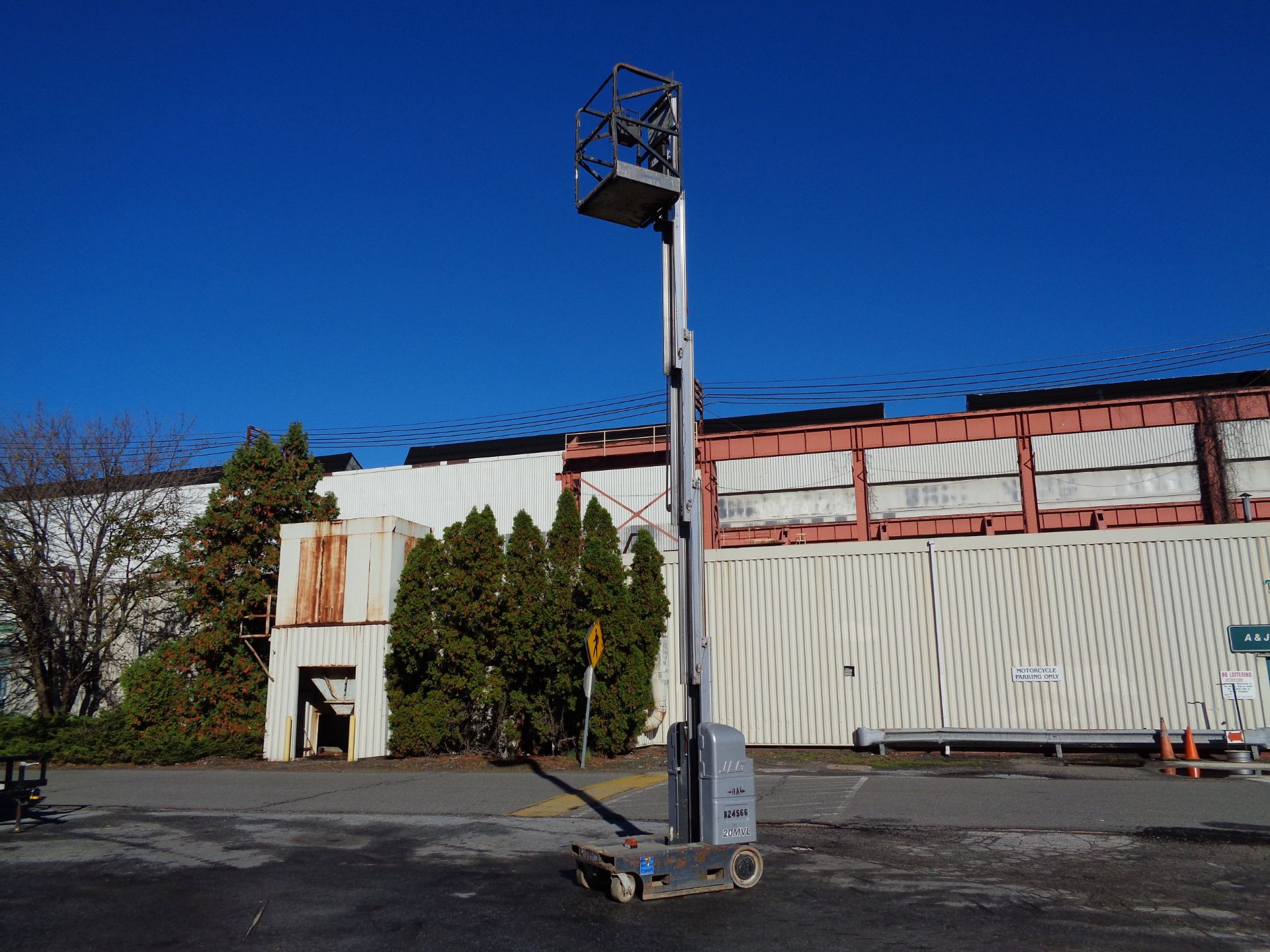 JLG 20MVL 20ft Personal Scissor Lift - Image 4 of 25