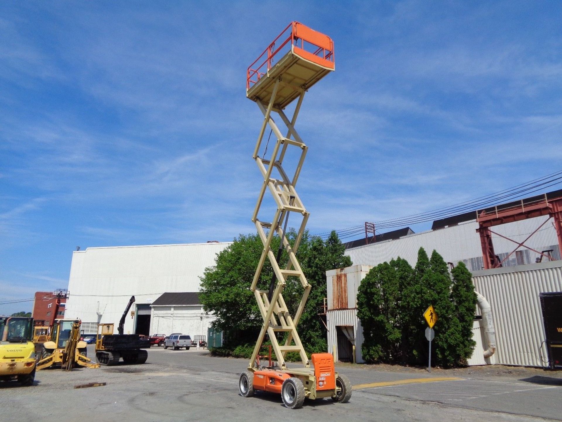 JLG 3369LE 33ft Electric Scissor Lift - Image 9 of 11