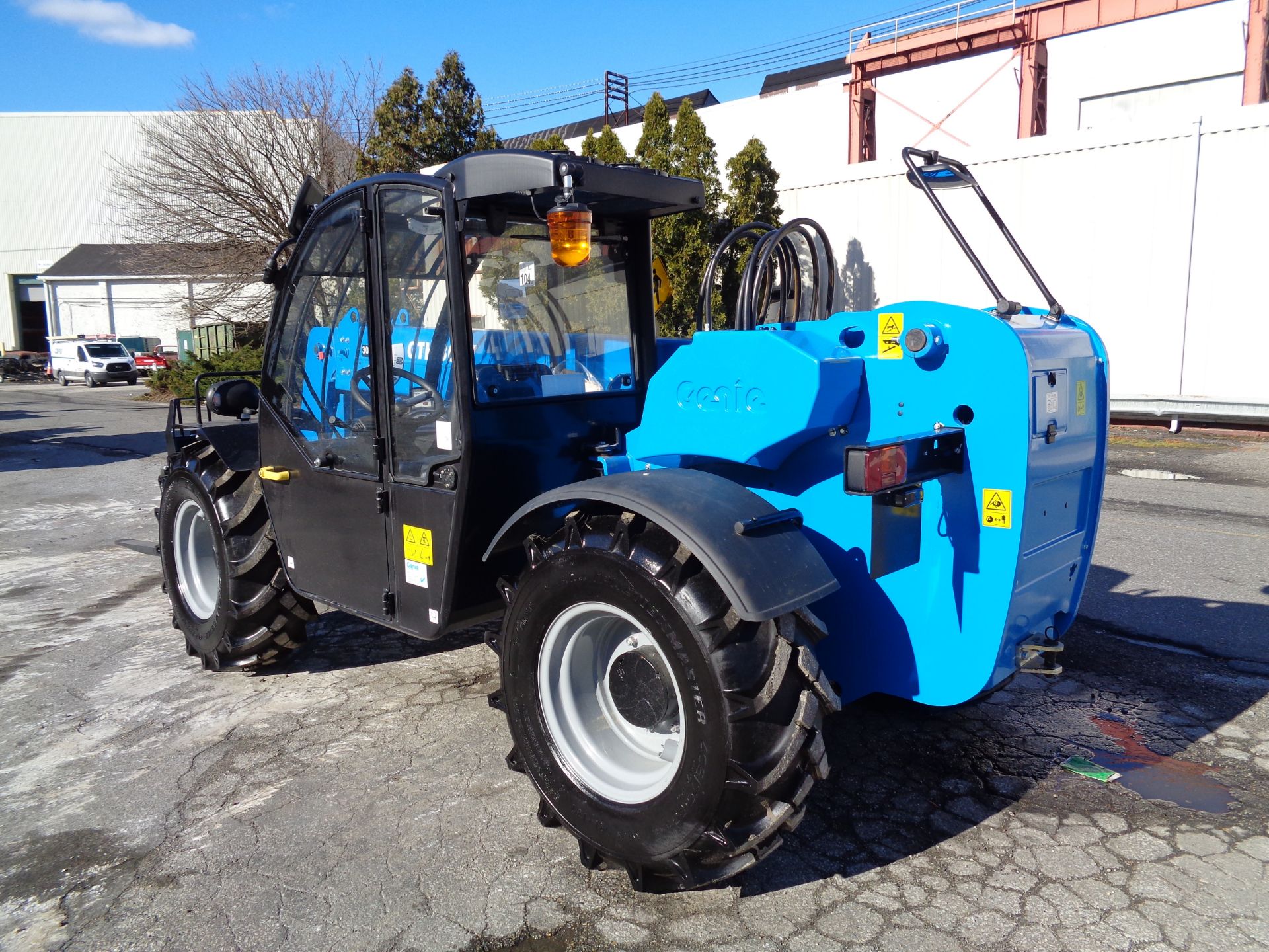 New Unused 2018 Genie GTH3007 Telescopic Forklift 6,600 lbs - Enclosed Cab - Image 19 of 23