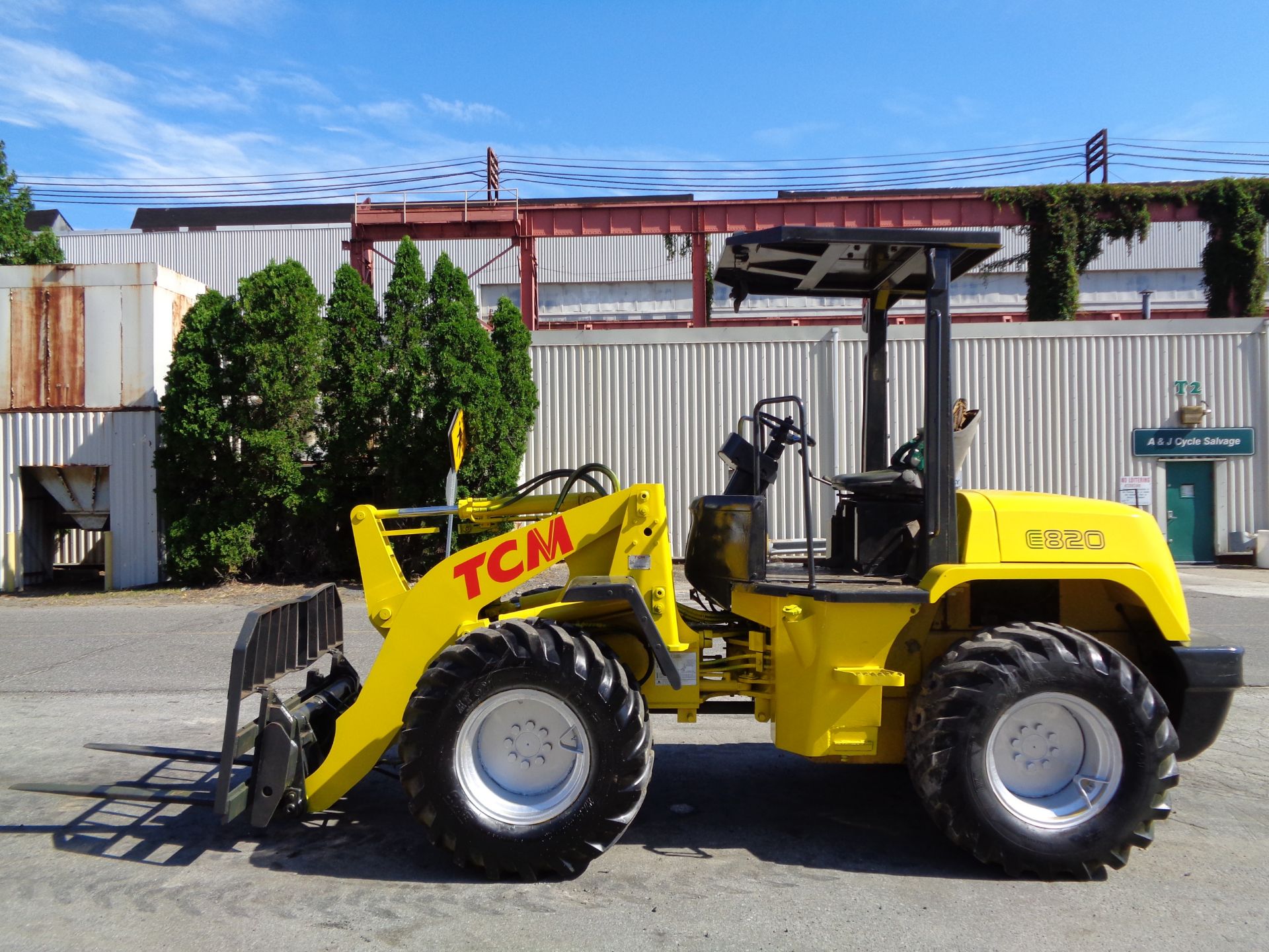 TCM E820-2 Articulating Wheel Loader - Includes Forks Attachment - Image 12 of 12