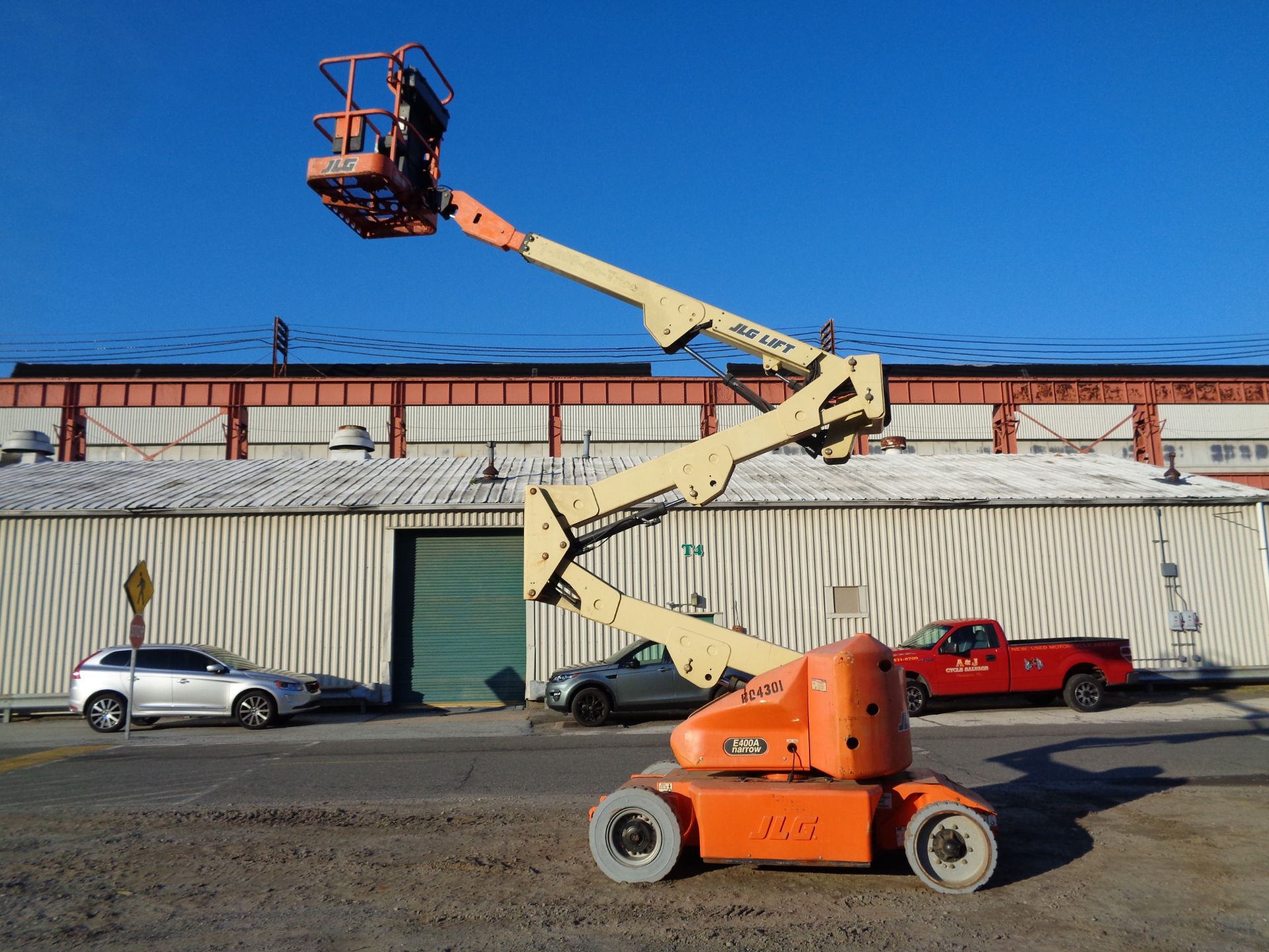 JLG E400AN 40ft Electric Articuating Boom Lift - Image 13 of 15