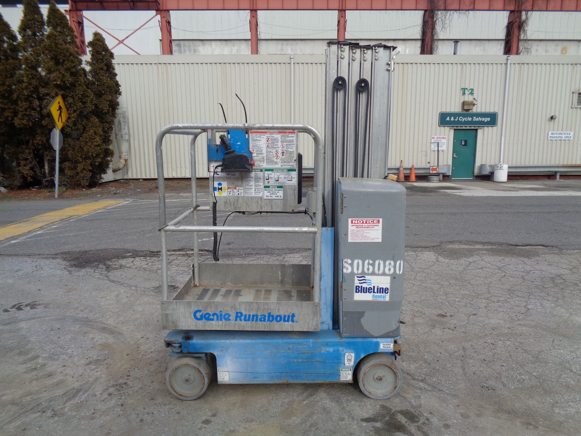 2009 Genie GR20 Electric Personal Scissor Lift - 20Ft Height - Image 8 of 15