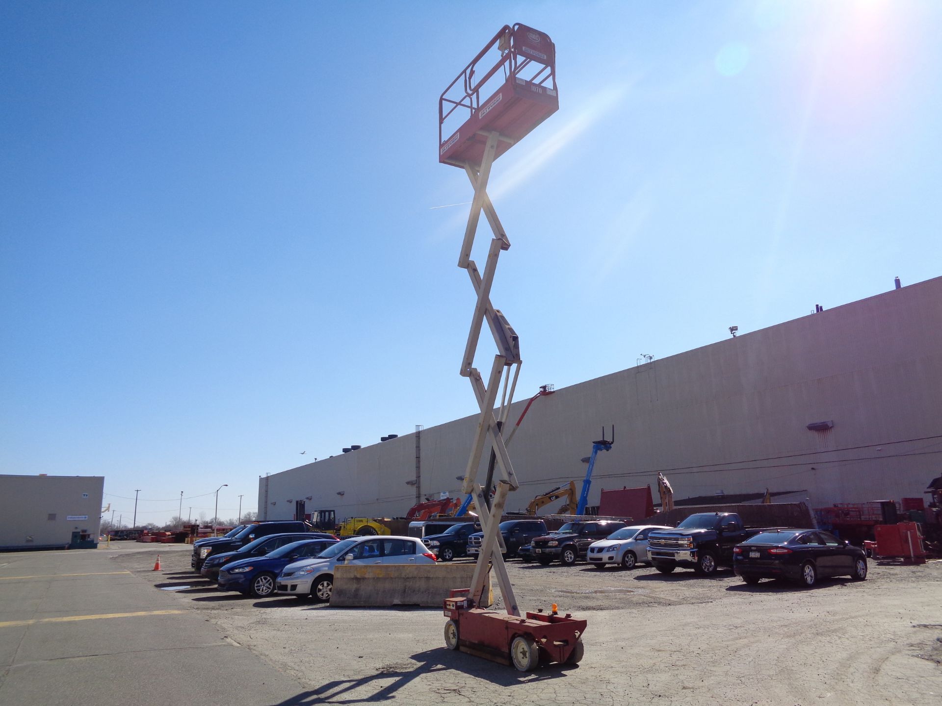 MEC 2633ES Scissor Lift 26 ft Height - Image 6 of 19