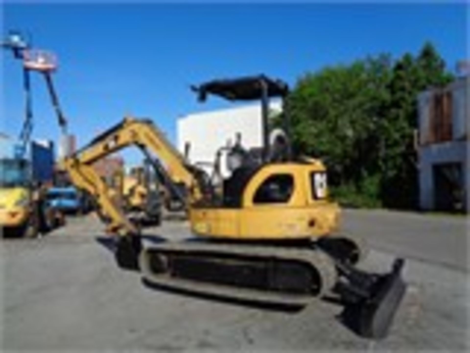 2011 Caterpillar 305.5D CR Excavator - Image 2 of 11