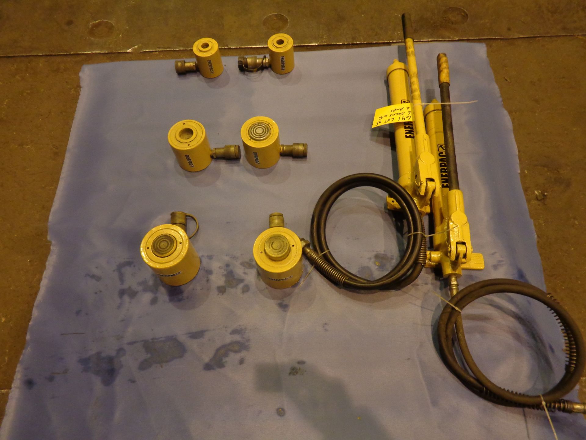 Lot of 6 Jacks with Pumps (641)