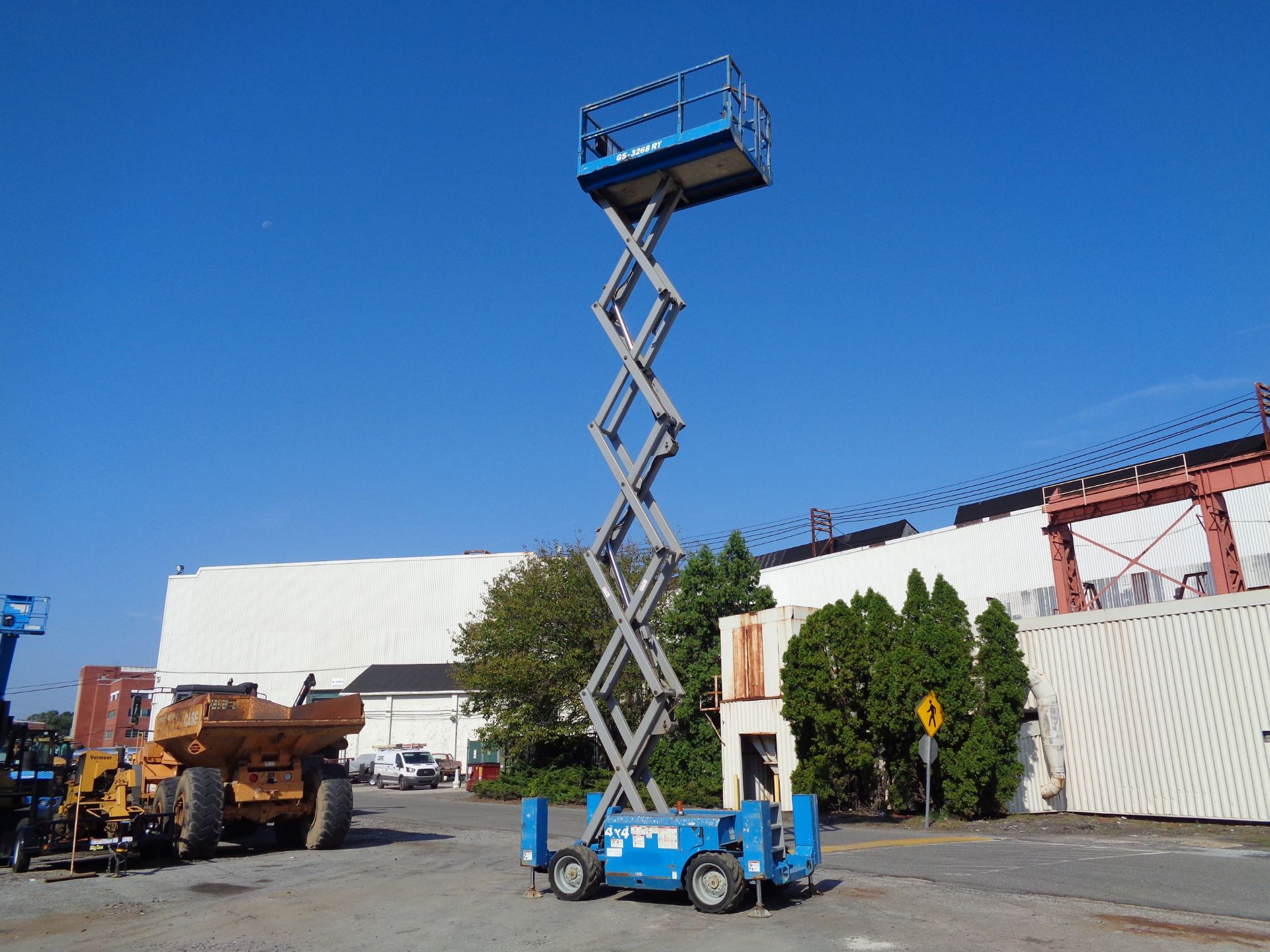 2011 Genie GS3268RT 32ft 4x4 Rough Terrain Scissor Lift - Image 3 of 10