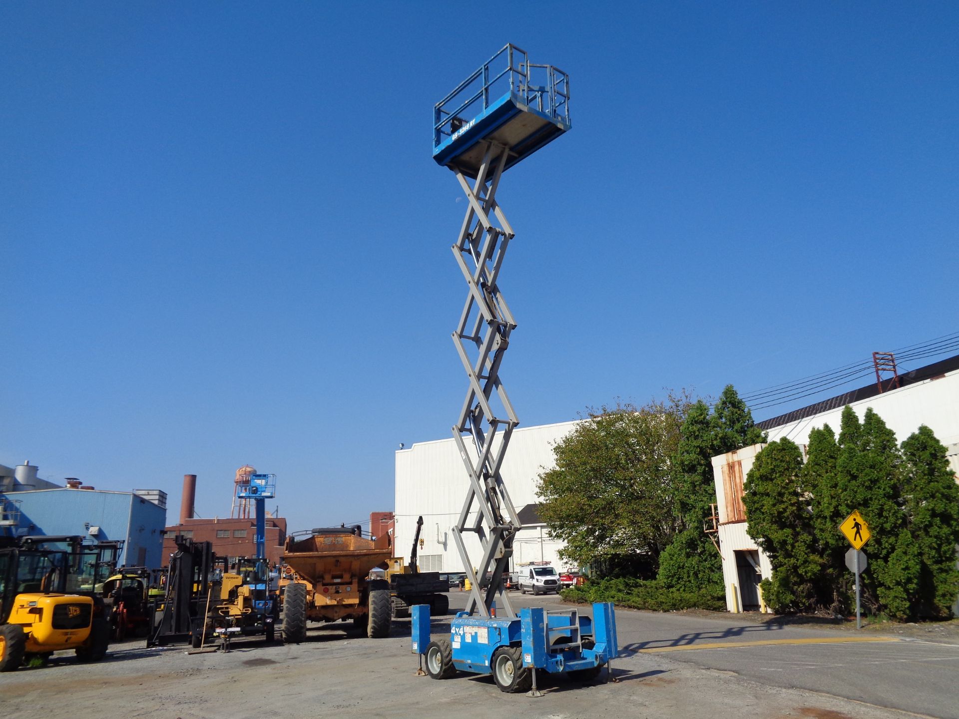 2011 Genie GS3268RT 32ft 4x4 Rough Terrain Scissor Lift - Image 2 of 10