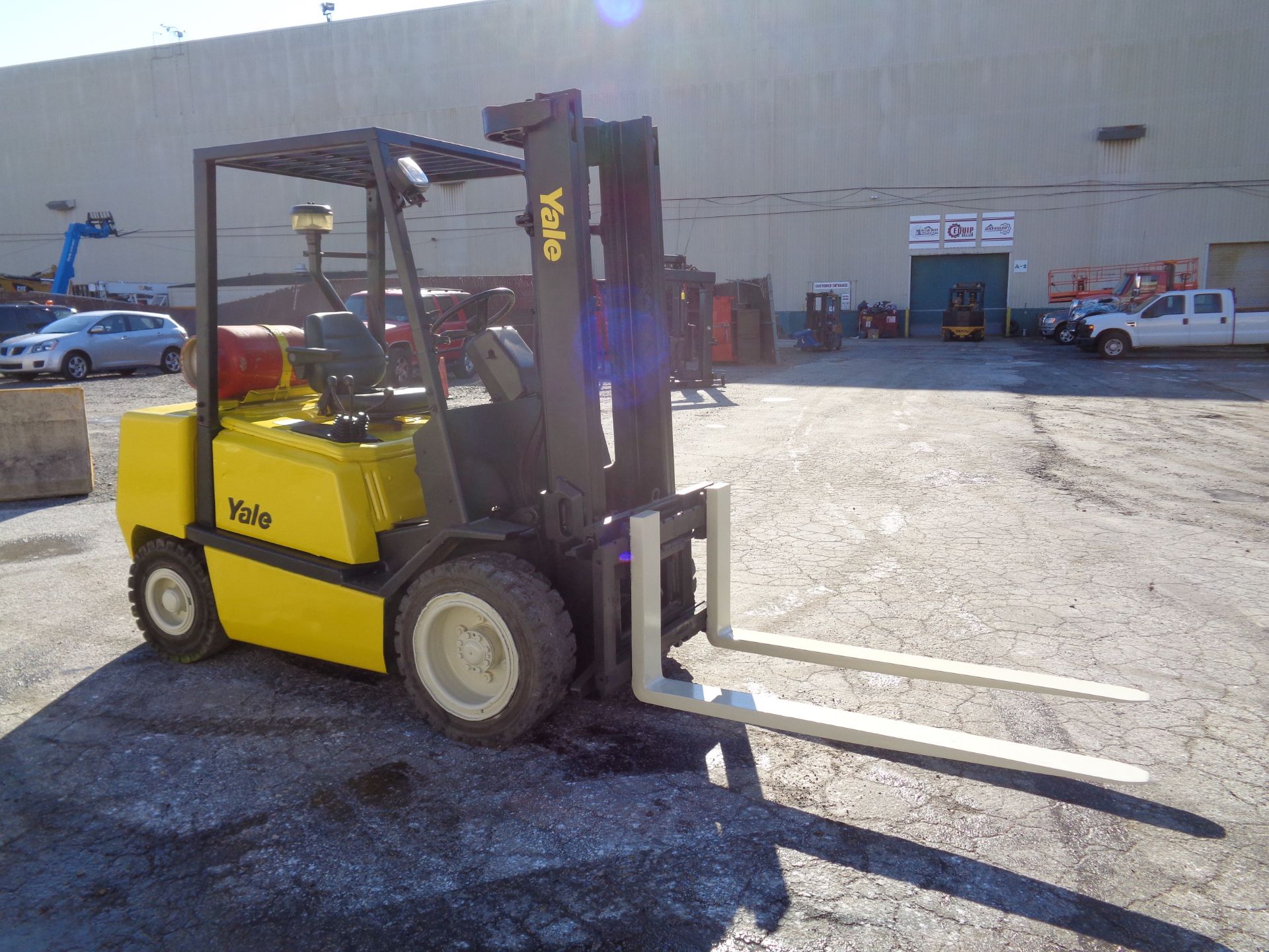 Yale GLP060FNAU087 6,000lbs Forklift (59) - Image 9 of 14