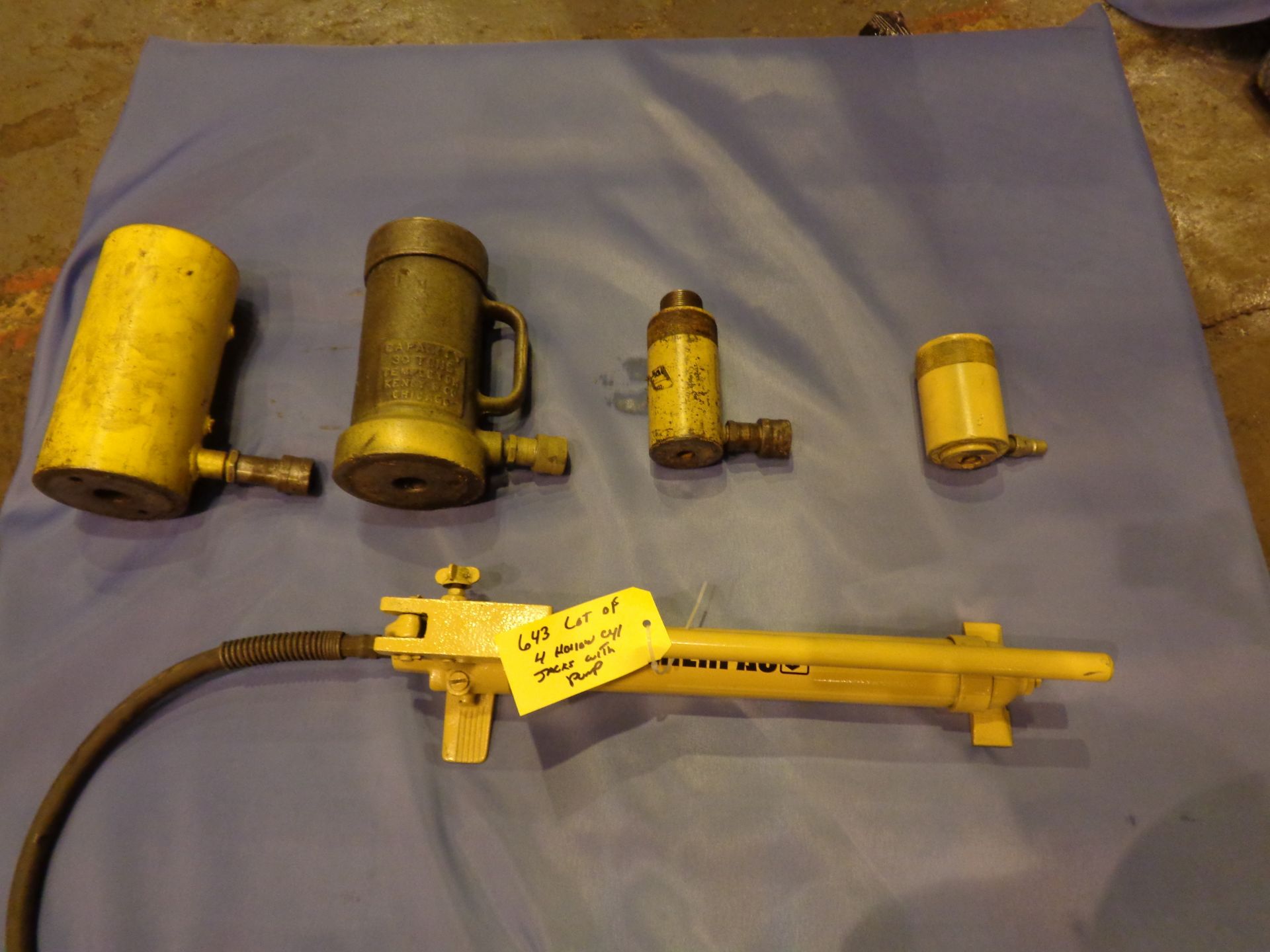 Lot of 4 Hollow Cylinder Jacks with Pump (643) - Image 8 of 9