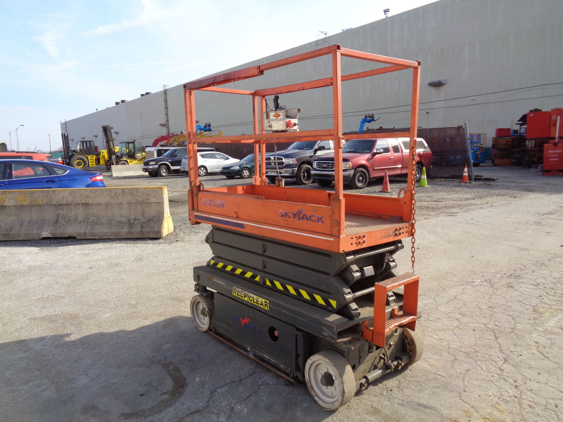 2005 SkyJack SJIII 3219 Scissor Lift (94) - Image 4 of 9