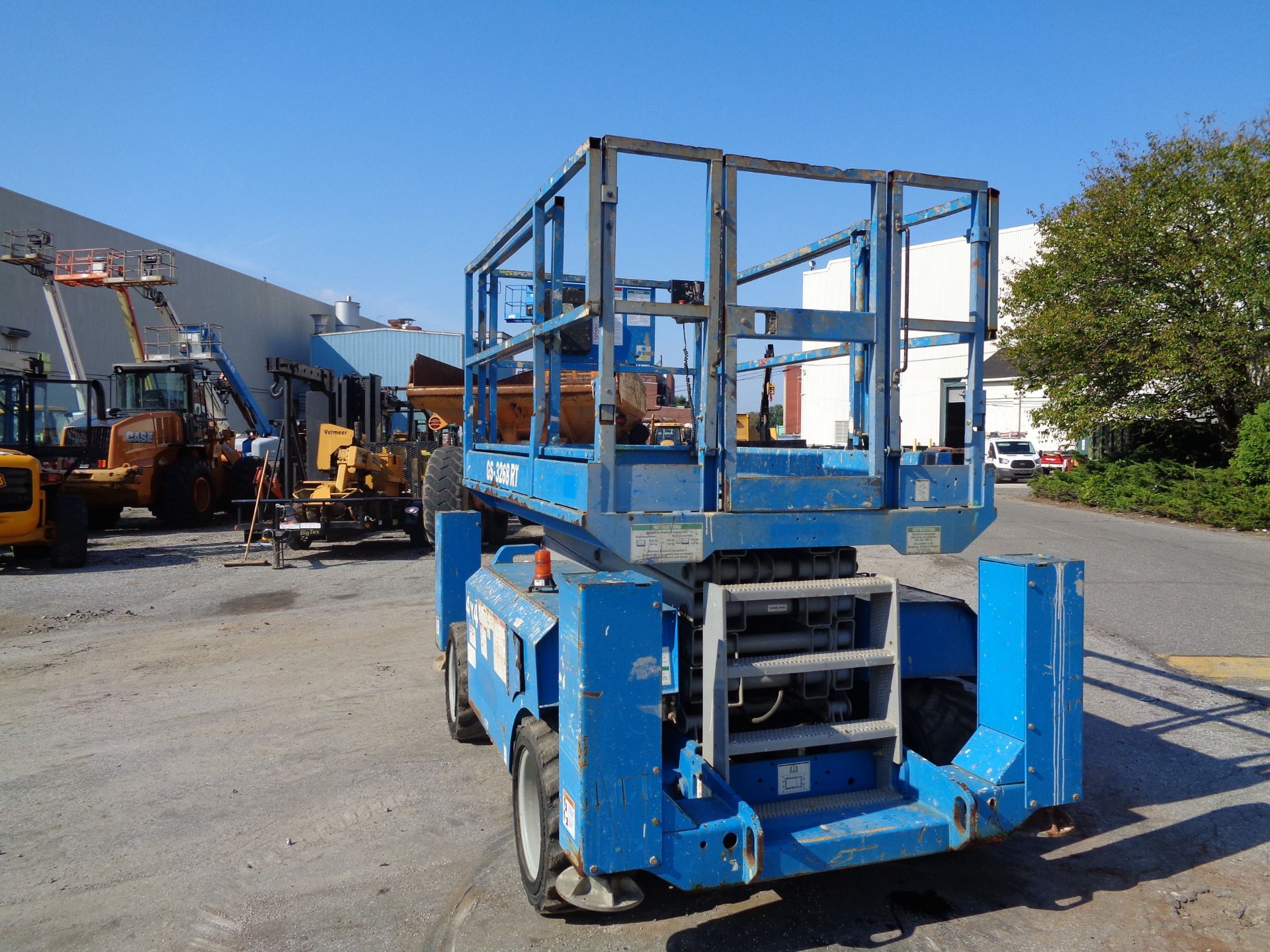 2011 Genie GS3268RT 32ft 4x4 Rough Terrain Scissor Lift - Image 7 of 10