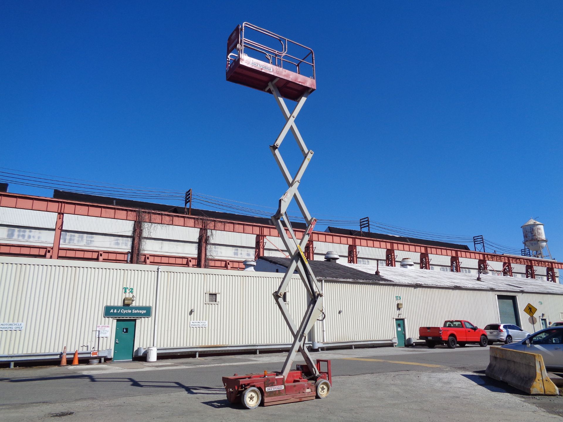 MEC 2633ES Scissor Lift 26 ft Height - Image 7 of 19