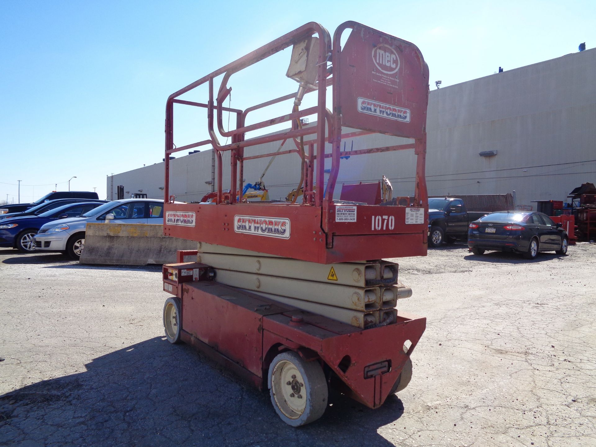 MEC 2633ES Scissor Lift 26 ft Height - Image 17 of 19