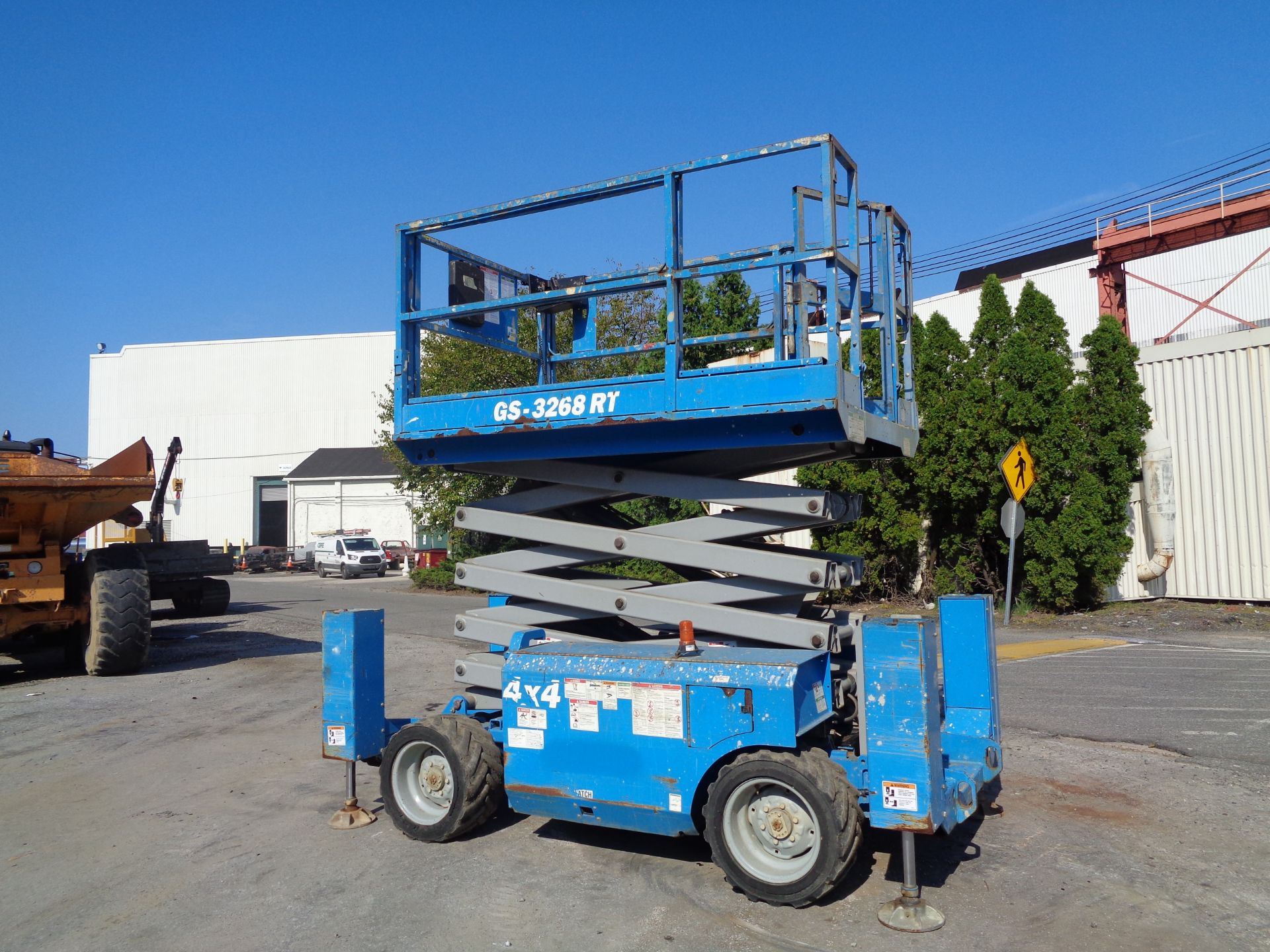 2011 Genie GS3268RT 32ft 4x4 Rough Terrain Scissor Lift - Image 5 of 10