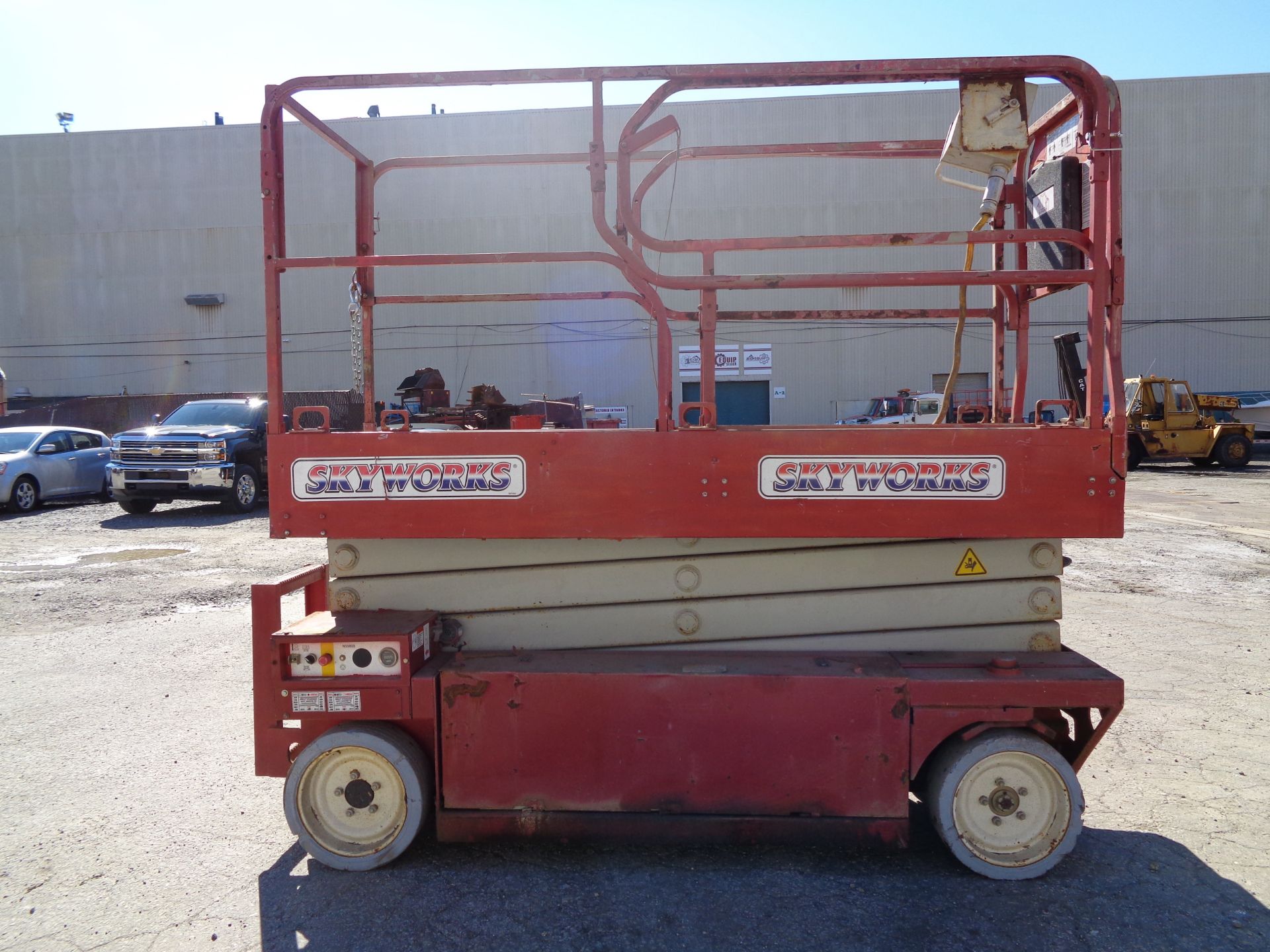 2008 MEC 2633ES Scissor Lift 26 ft Height - Image 5 of 19