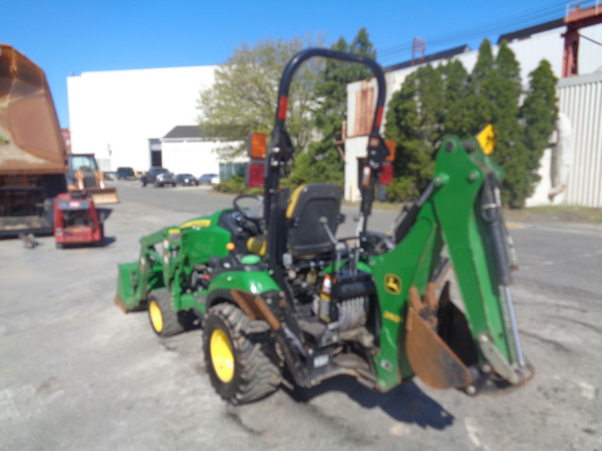 2016 John Deere 1025R Tractor Loader Backhoe 4x4 - Image 2 of 6