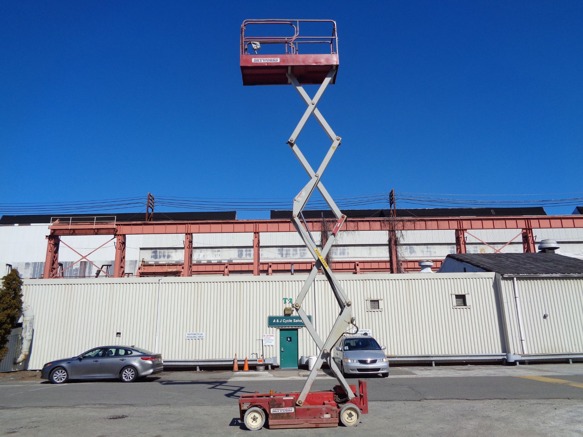 2008 MEC 2633ES Scissor Lift 26 ft Height - Image 19 of 19