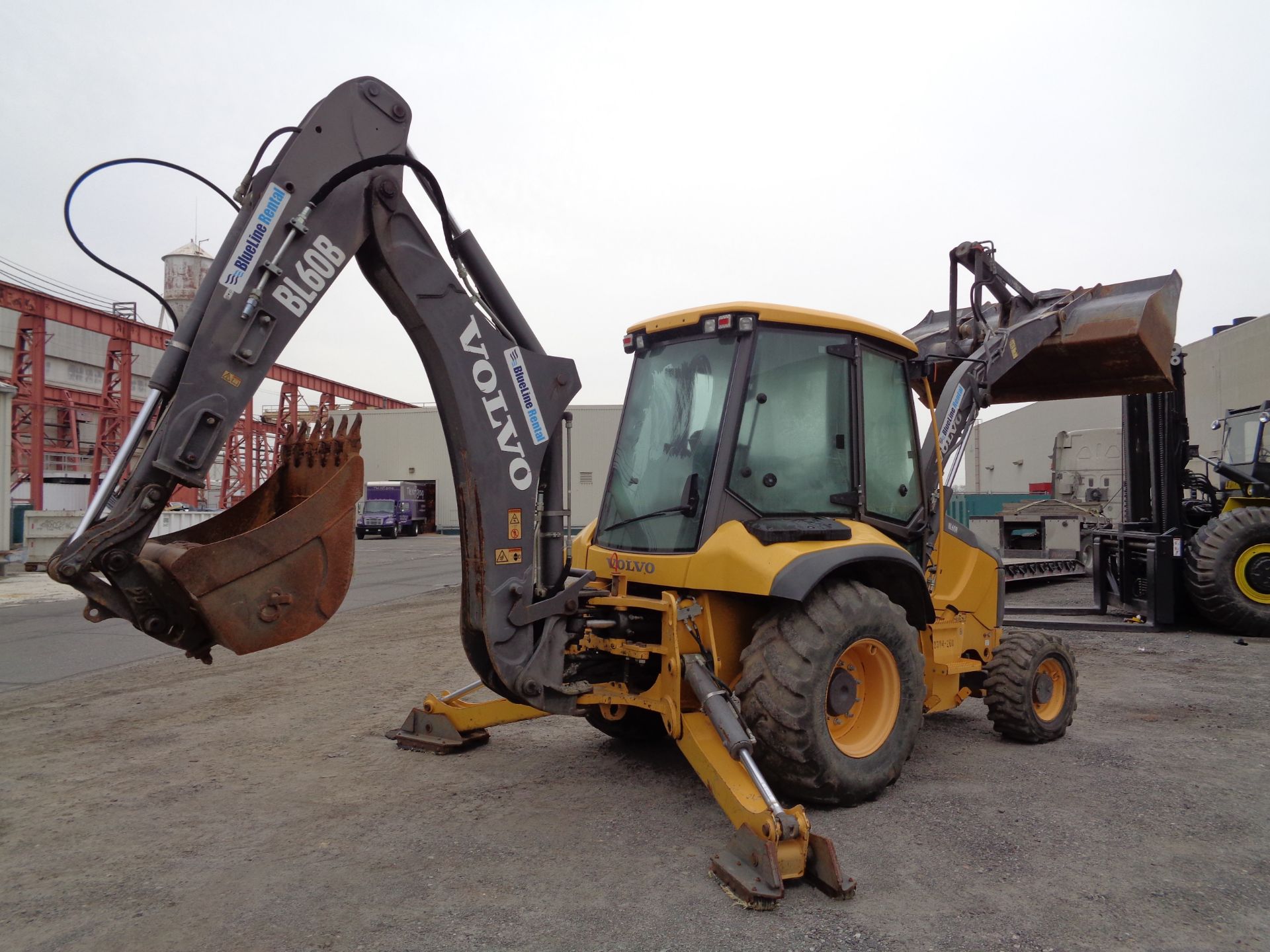 2013 Volvo BL60B Backhoe - Image 5 of 23