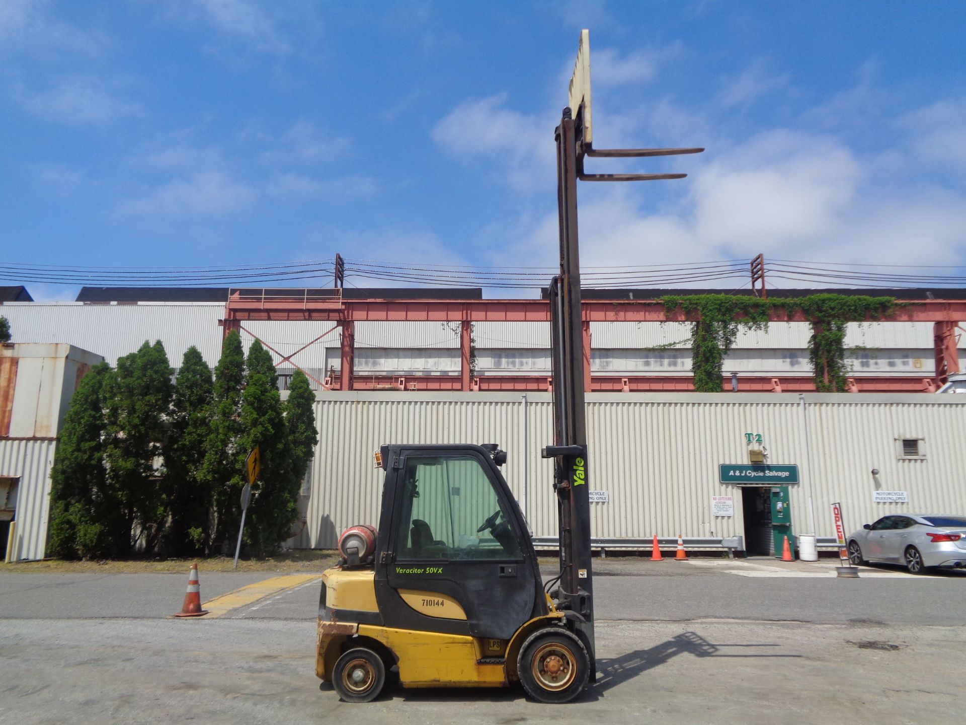 Yale CLP050VXEUSE086 5,000lbs Forklift - Image 13 of 15