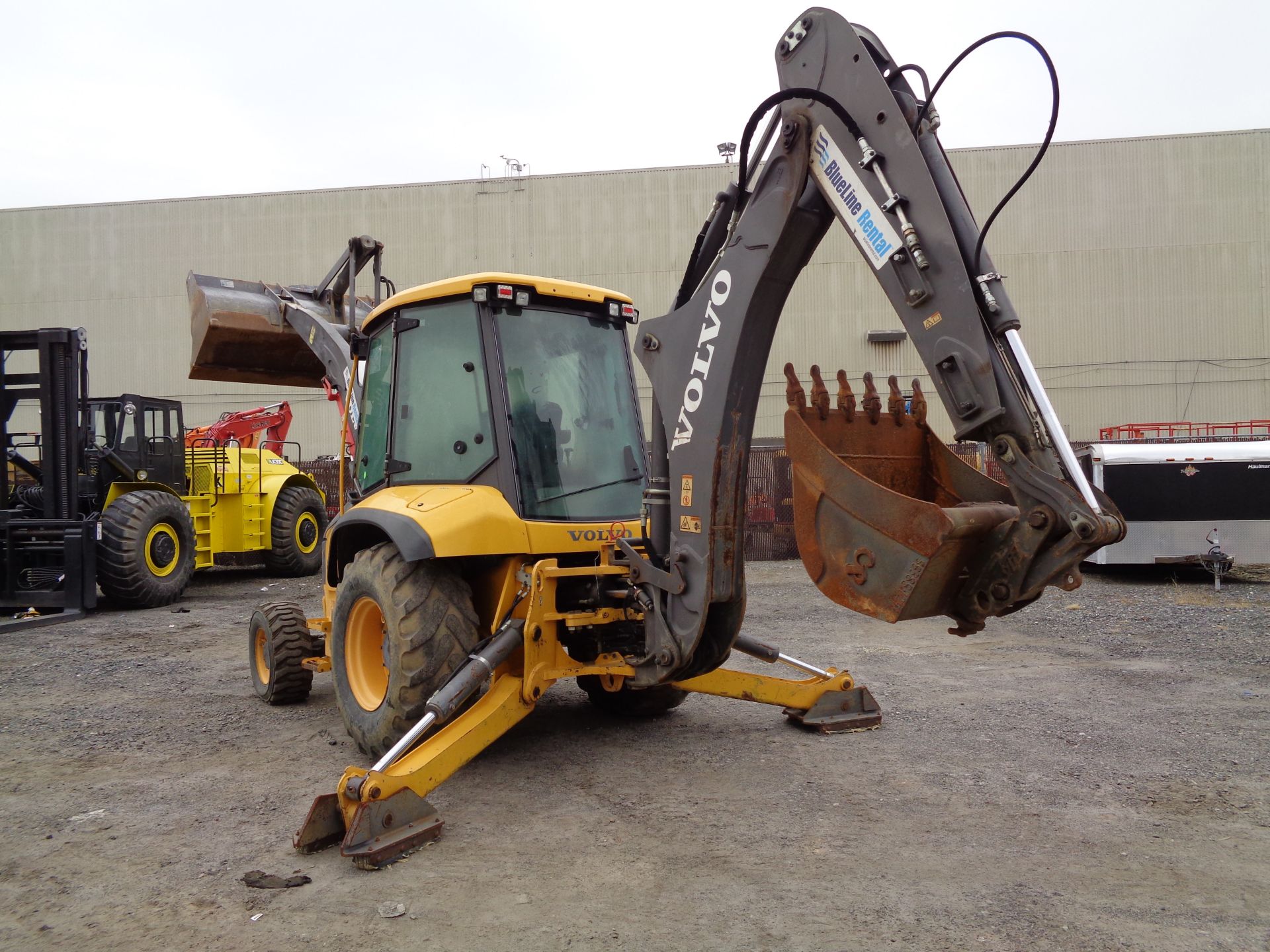 2013 Volvo BL60B Backhoe - Image 4 of 23