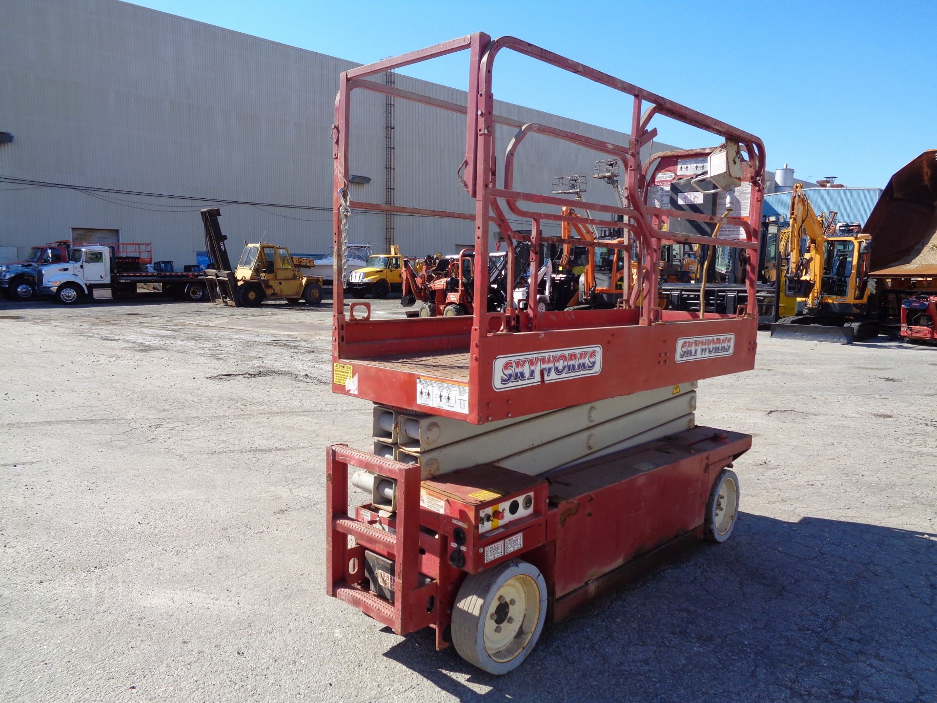 2008 MEC 2633ES Scissor Lift 26 ft Height - Image 4 of 19