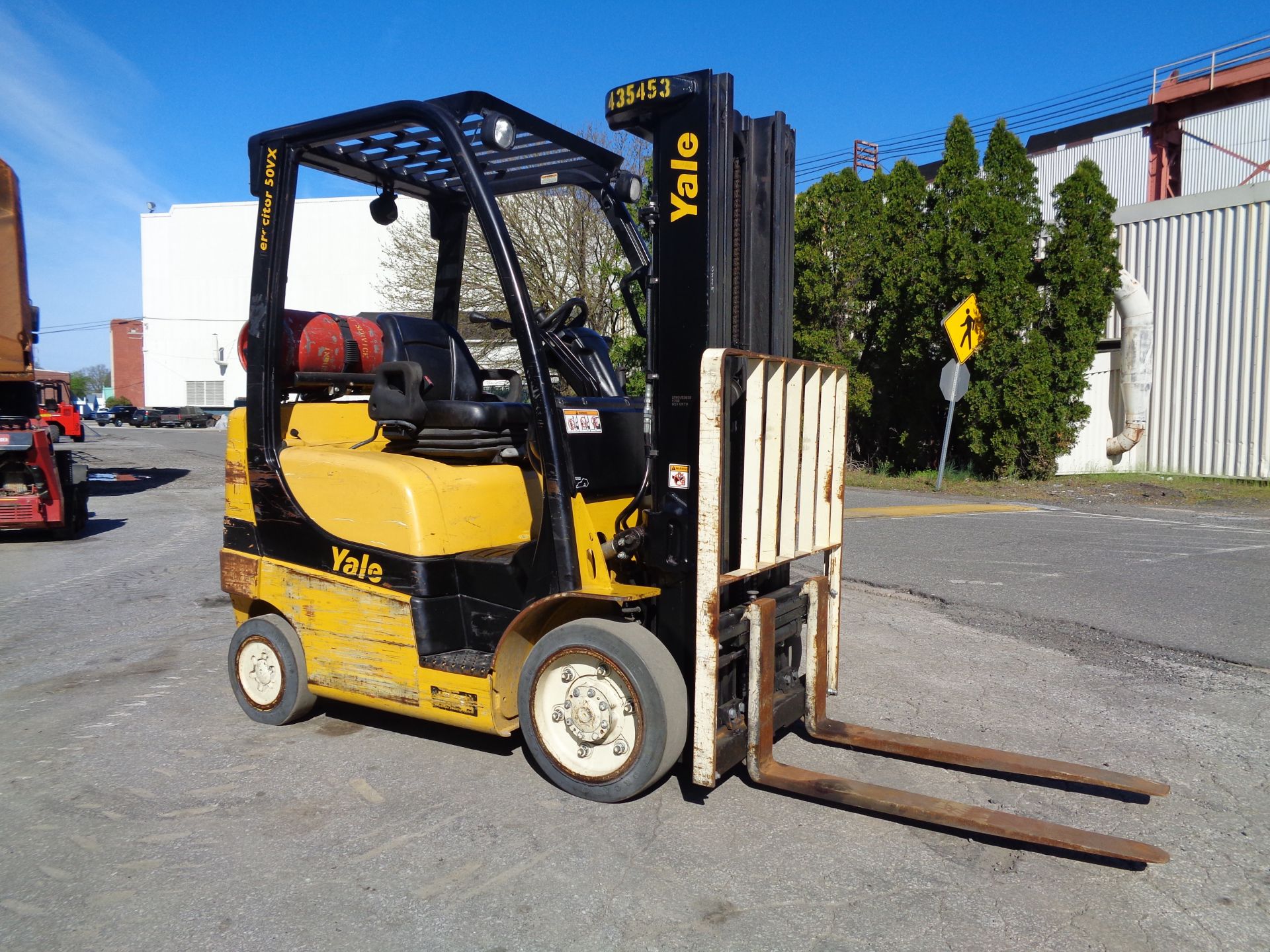 2015 Yale GLC050VX 5,000lbs Forklift - Image 2 of 19