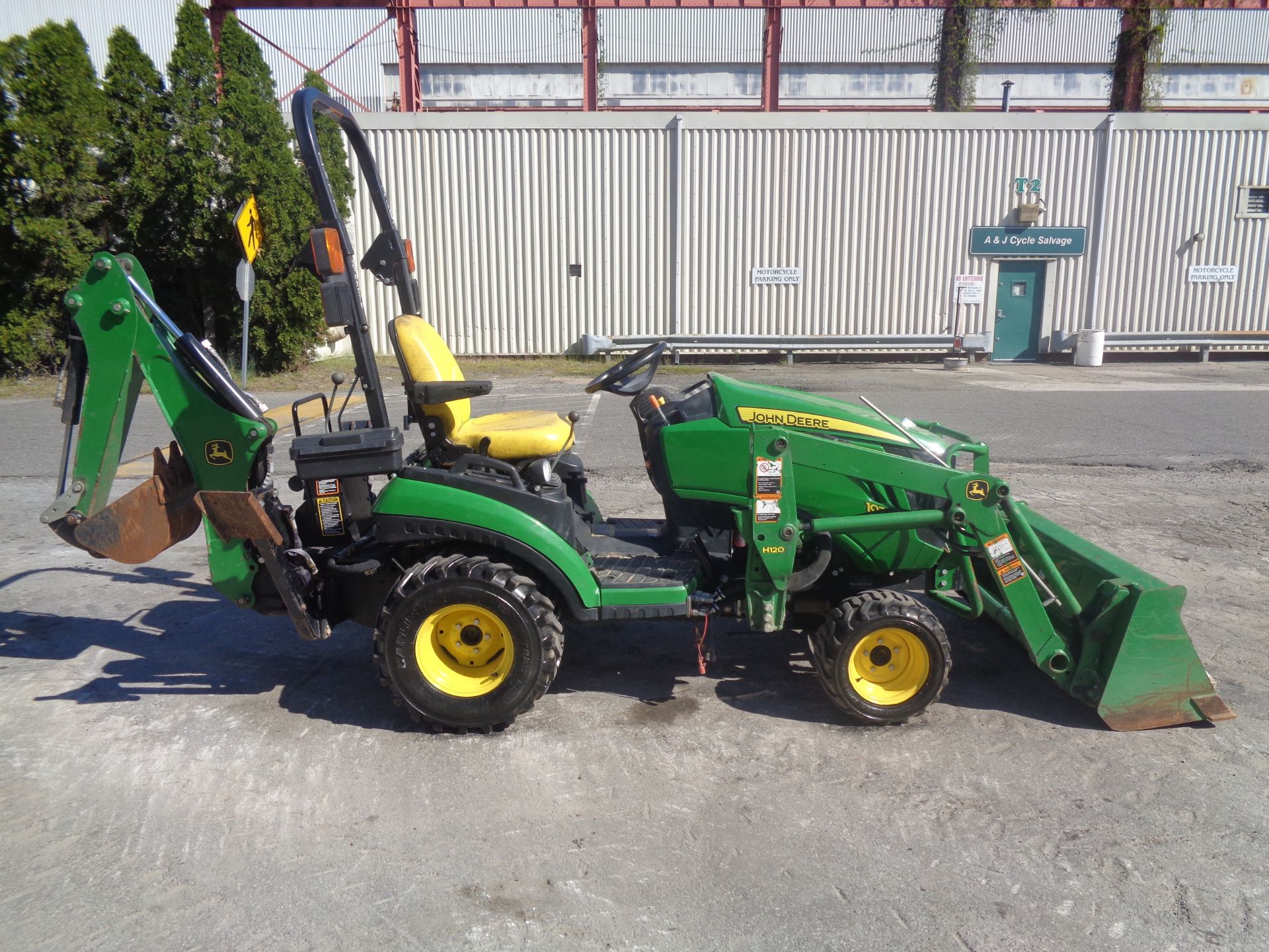 2016 John Deere 1025R Tractor Loader Backhoe 4x4