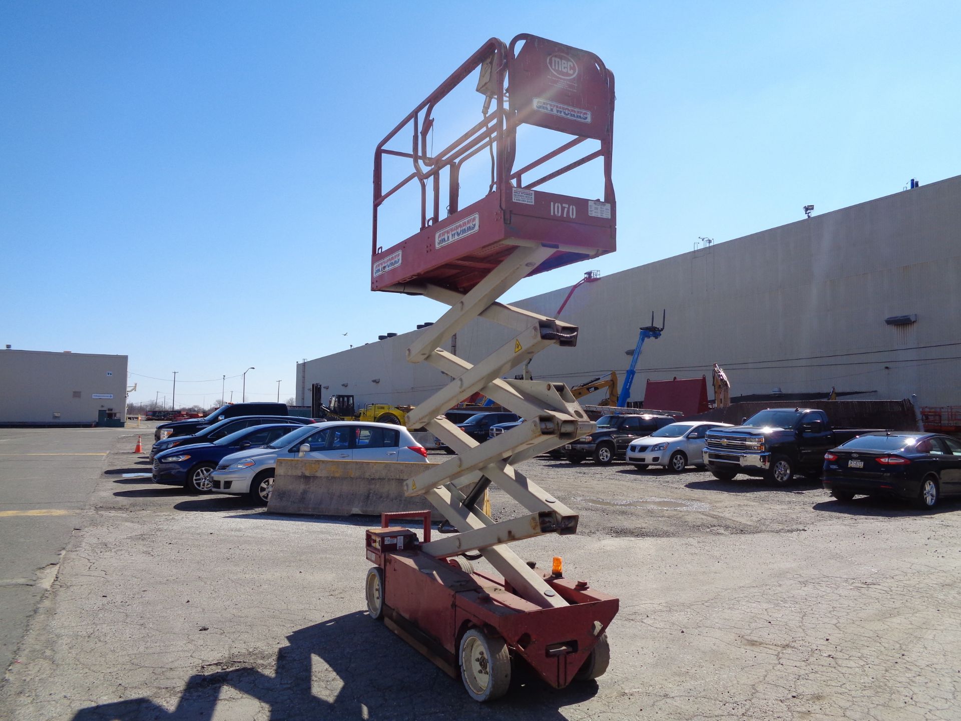 2008 MEC 2633ES Scissor Lift 26 ft Height - Image 10 of 19