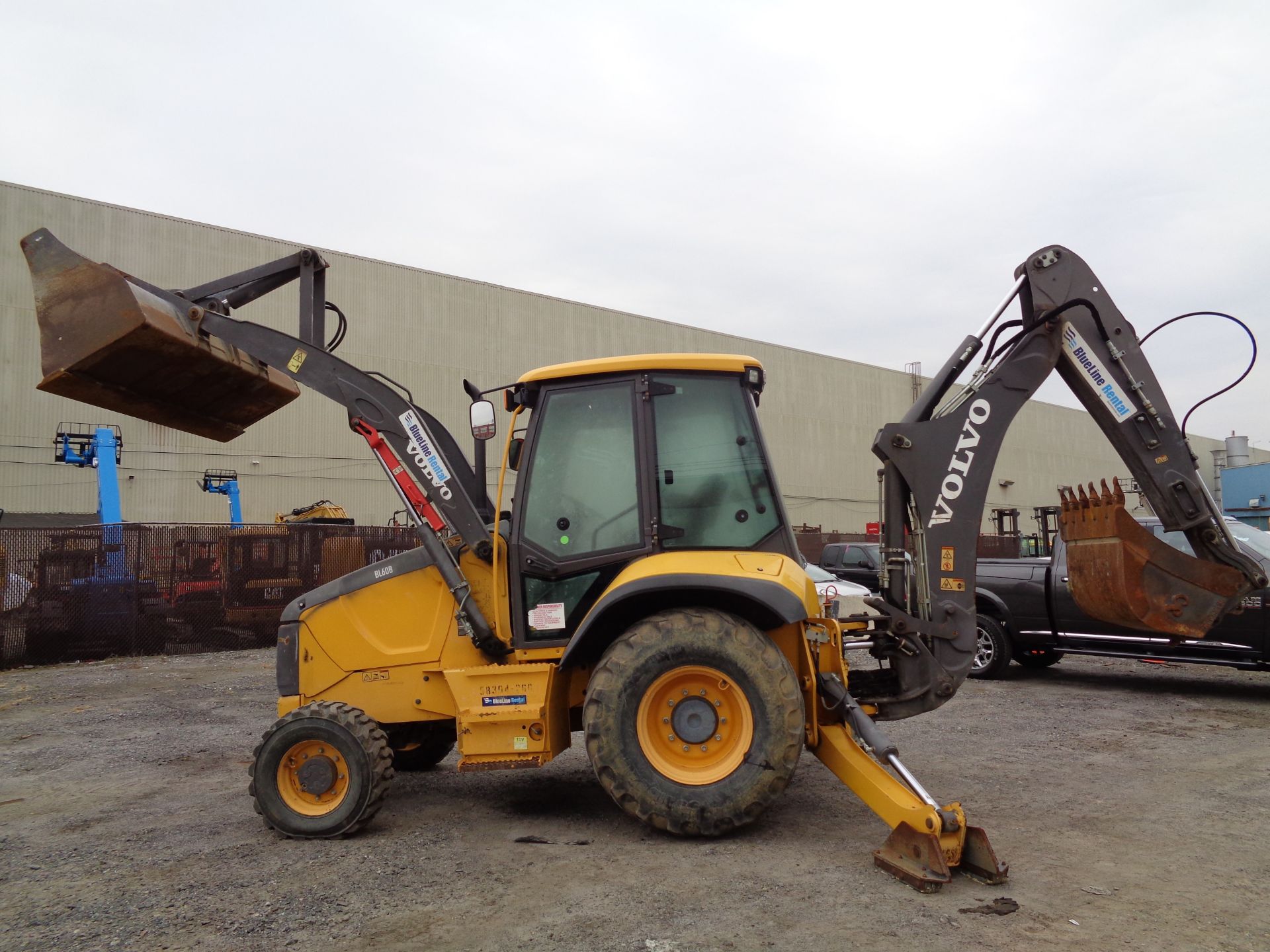 2013 Volvo BL60B Backhoe - Image 2 of 23