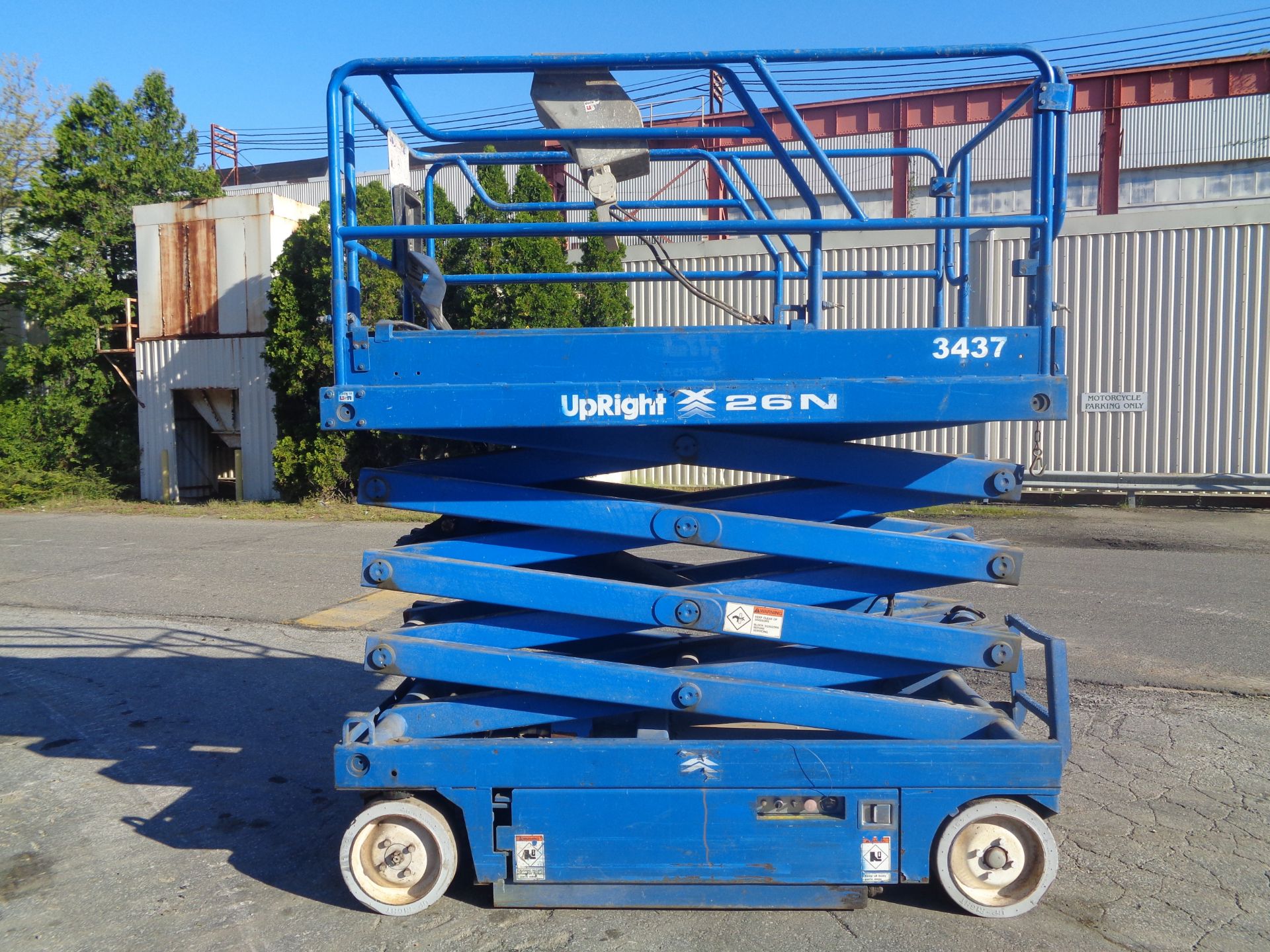 2000 UpRight X26N Scissor Lift - 26Ft Height