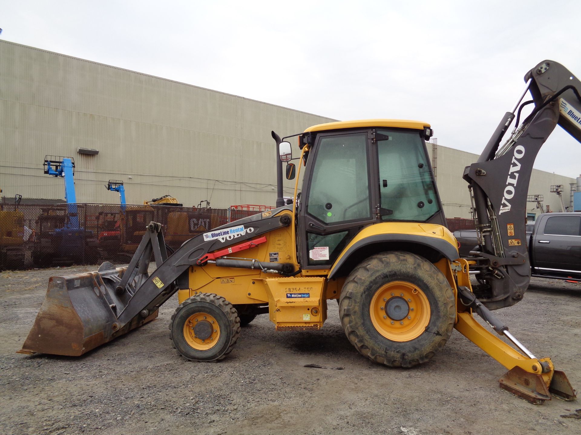 2013 Volvo BL60B Backhoe - Image 13 of 23