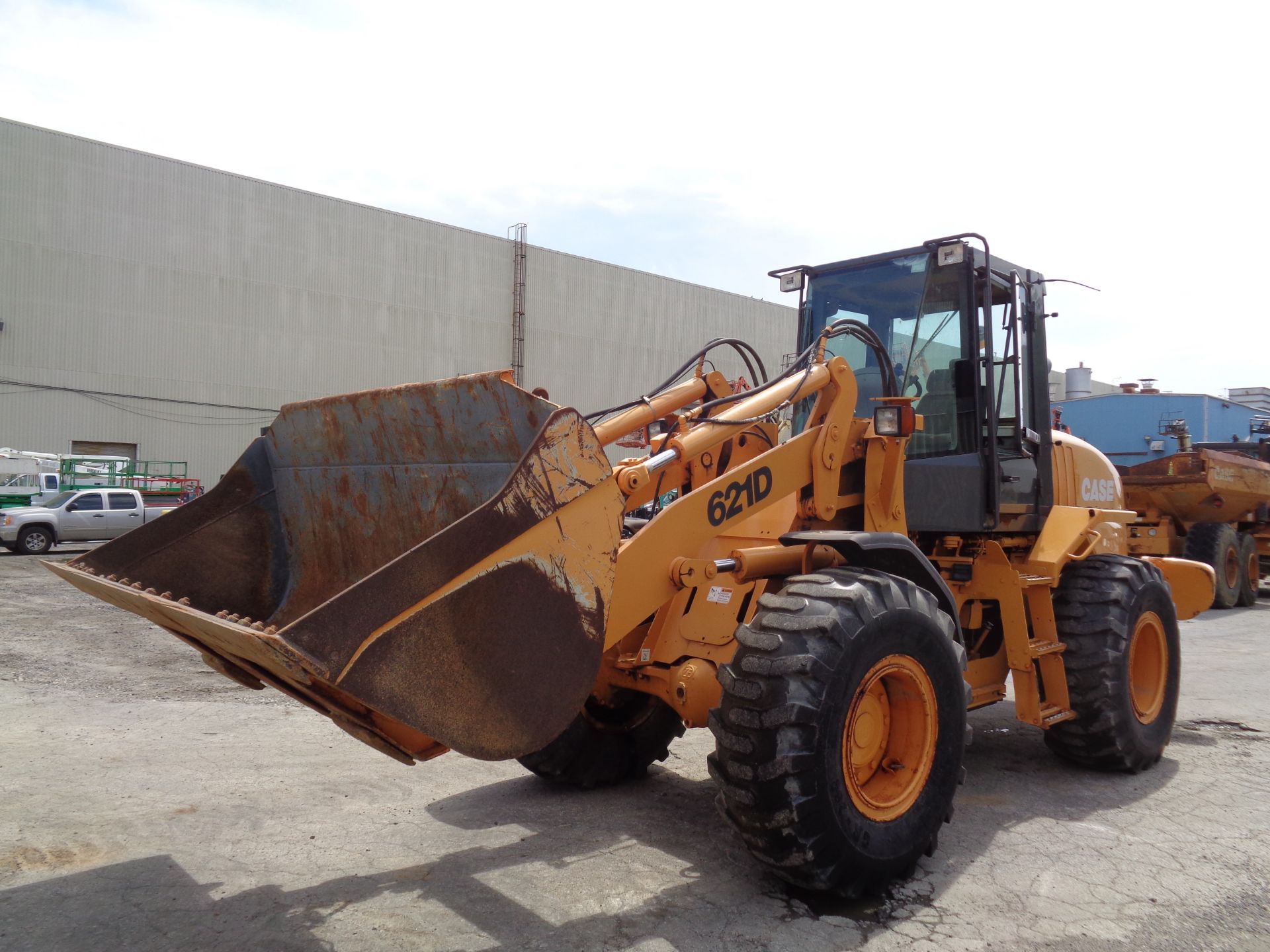 Case 621D Wheel Loader - Image 12 of 18