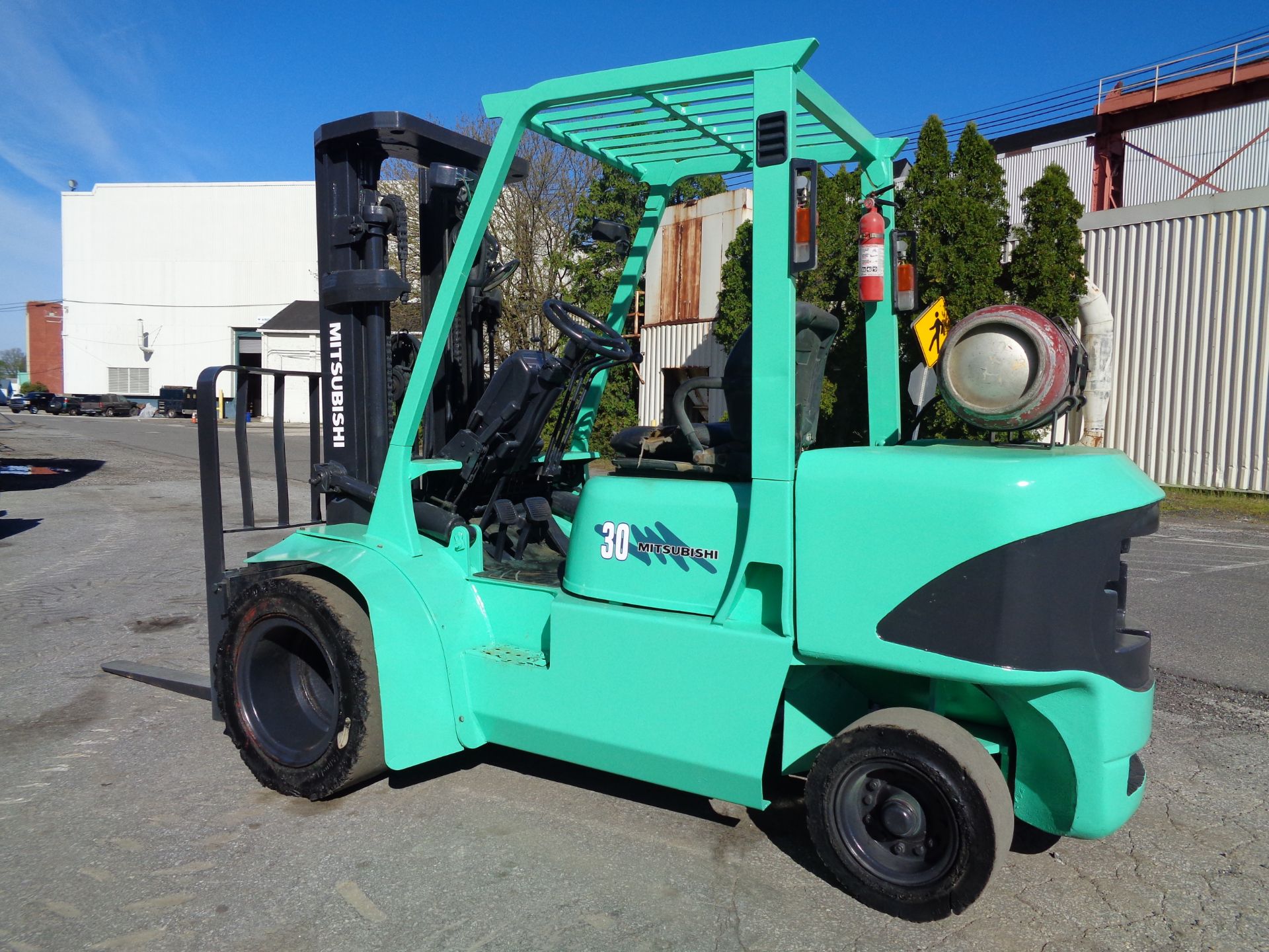 Mitsubishi FG30K 6,000lbs Forklift - Image 2 of 16