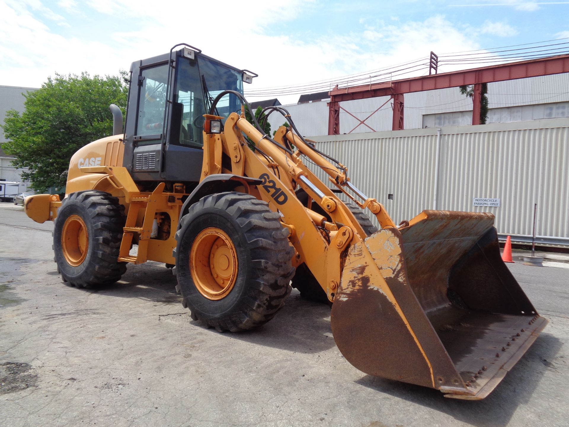 Case 621D Wheel Loader - Image 10 of 18