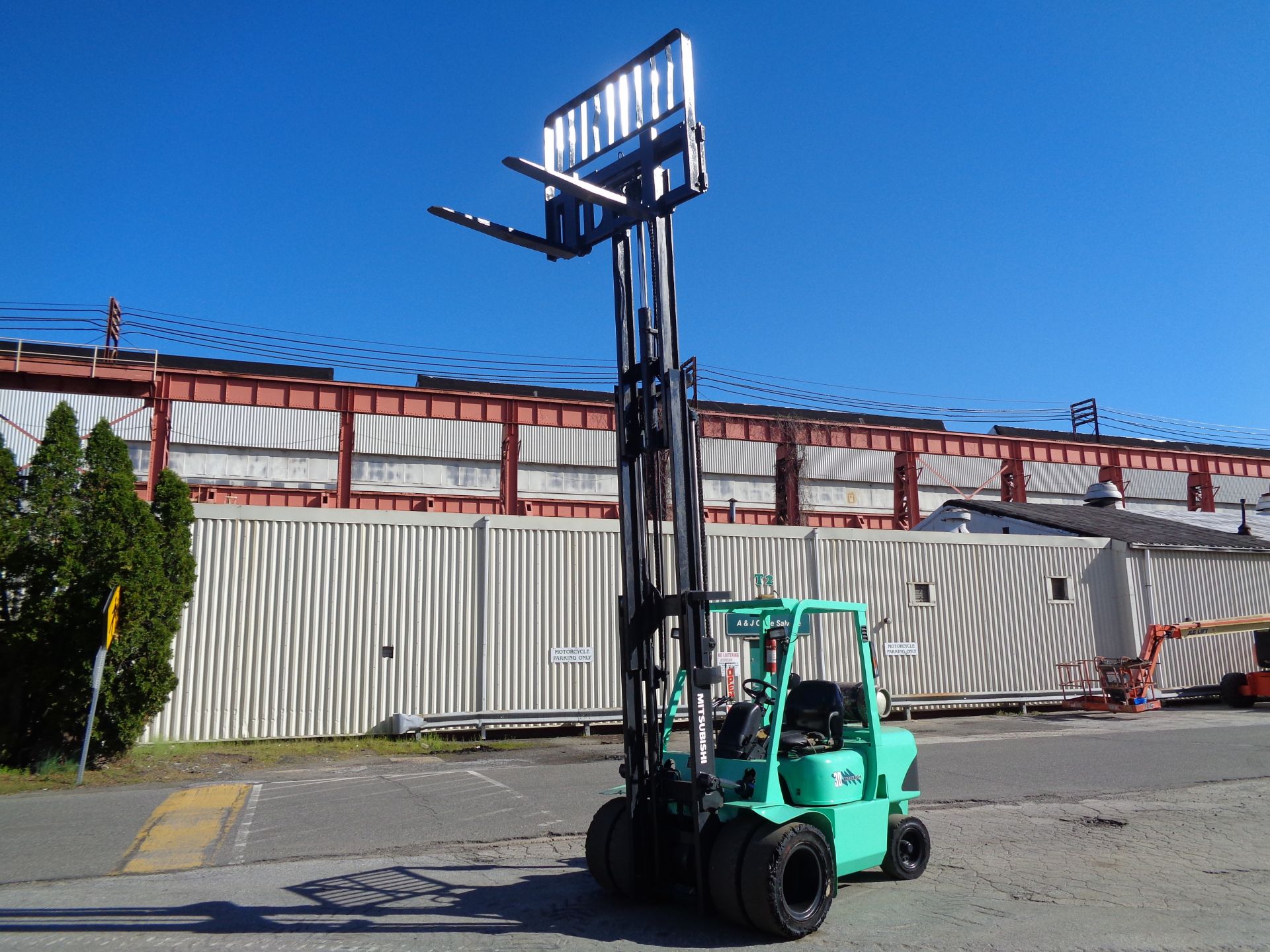 Mitsubishi FG30K 6,000lbs Forklift - Image 11 of 16