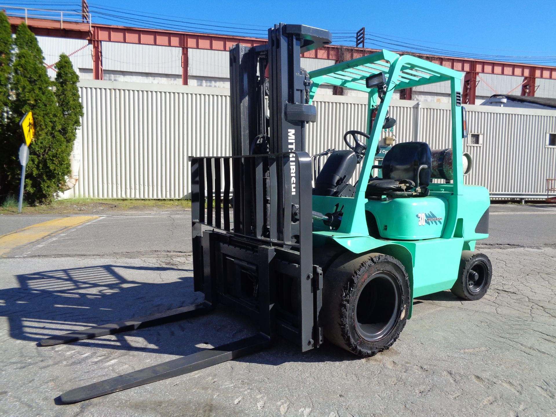 Mitsubishi FG30K 6,000lbs Forklift - Image 14 of 16