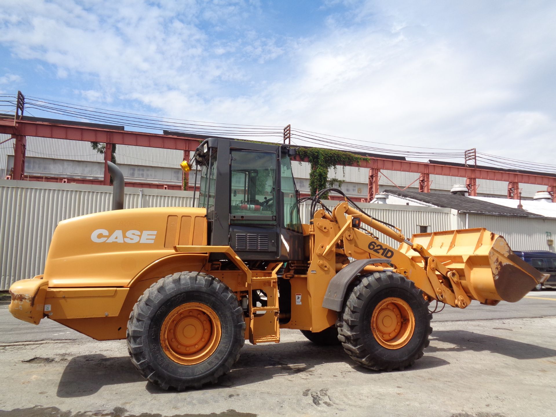 Case 621D Wheel Loader - Image 17 of 18