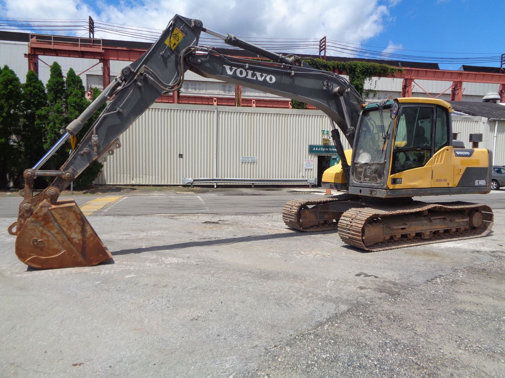 2013 Volvo EC140DL Excavator - Image 4 of 26