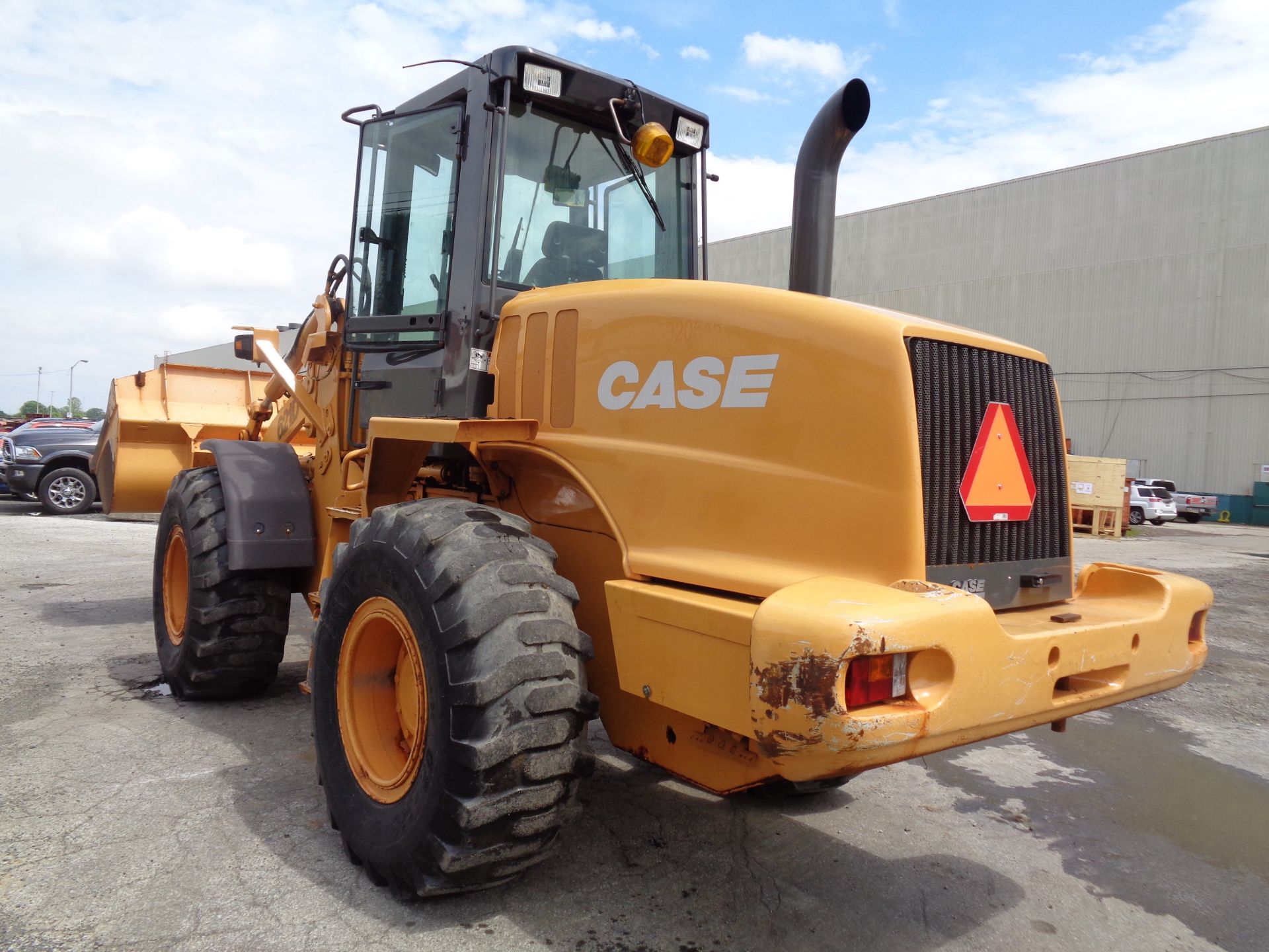 Case 621D Wheel Loader - Image 15 of 18