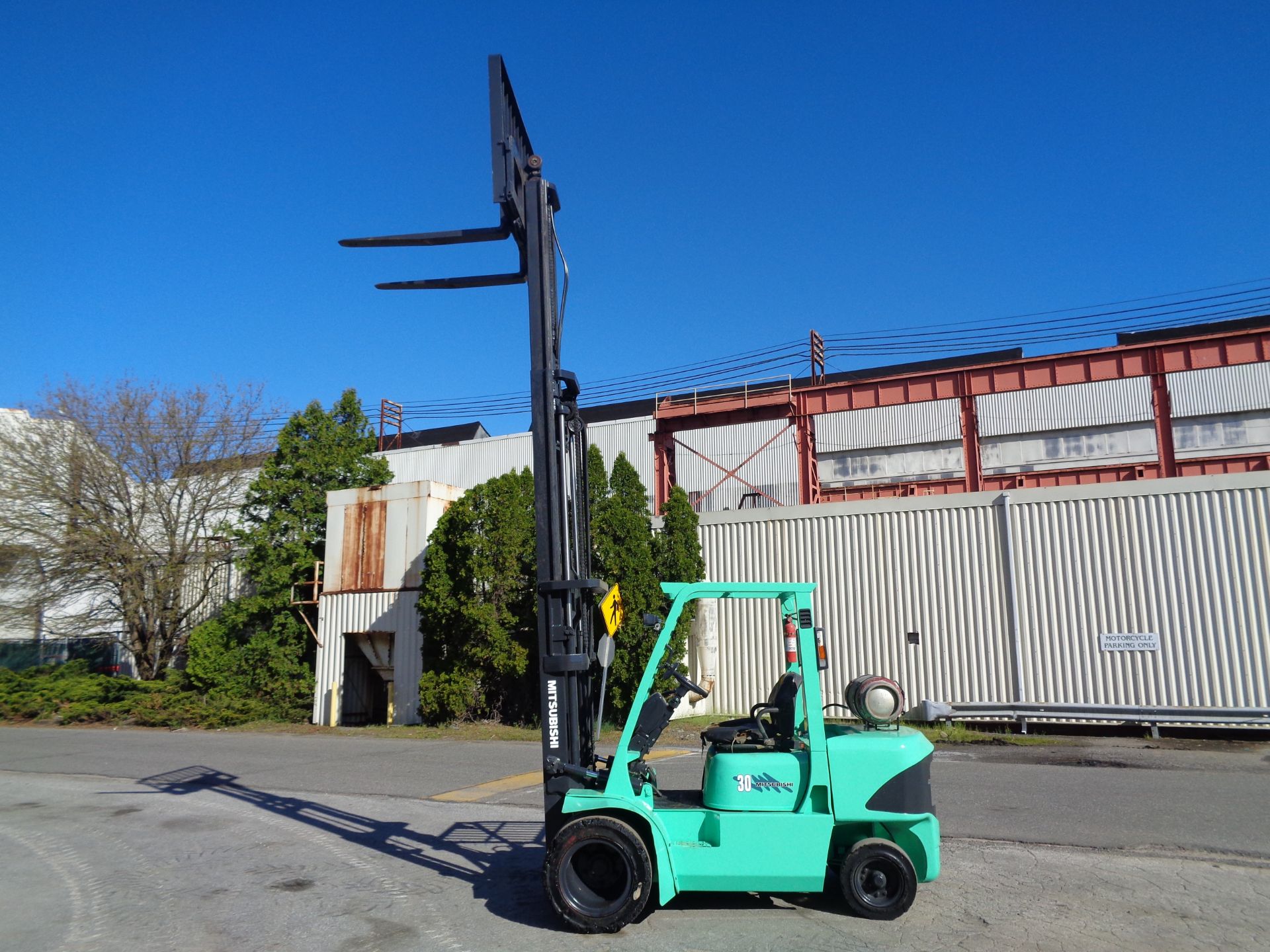 Mitsubishi FG30K 6,000lbs Forklift - Image 13 of 16