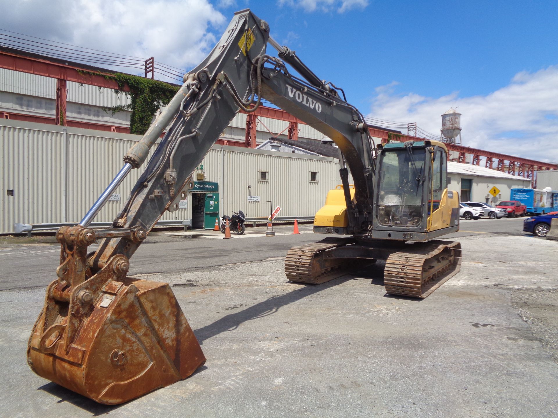 2013 Volvo EC140DL Excavator - Image 3 of 26