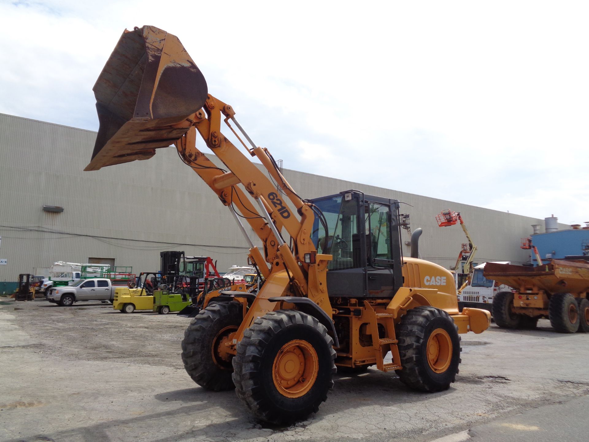 Case 621D Wheel Loader - Image 5 of 18