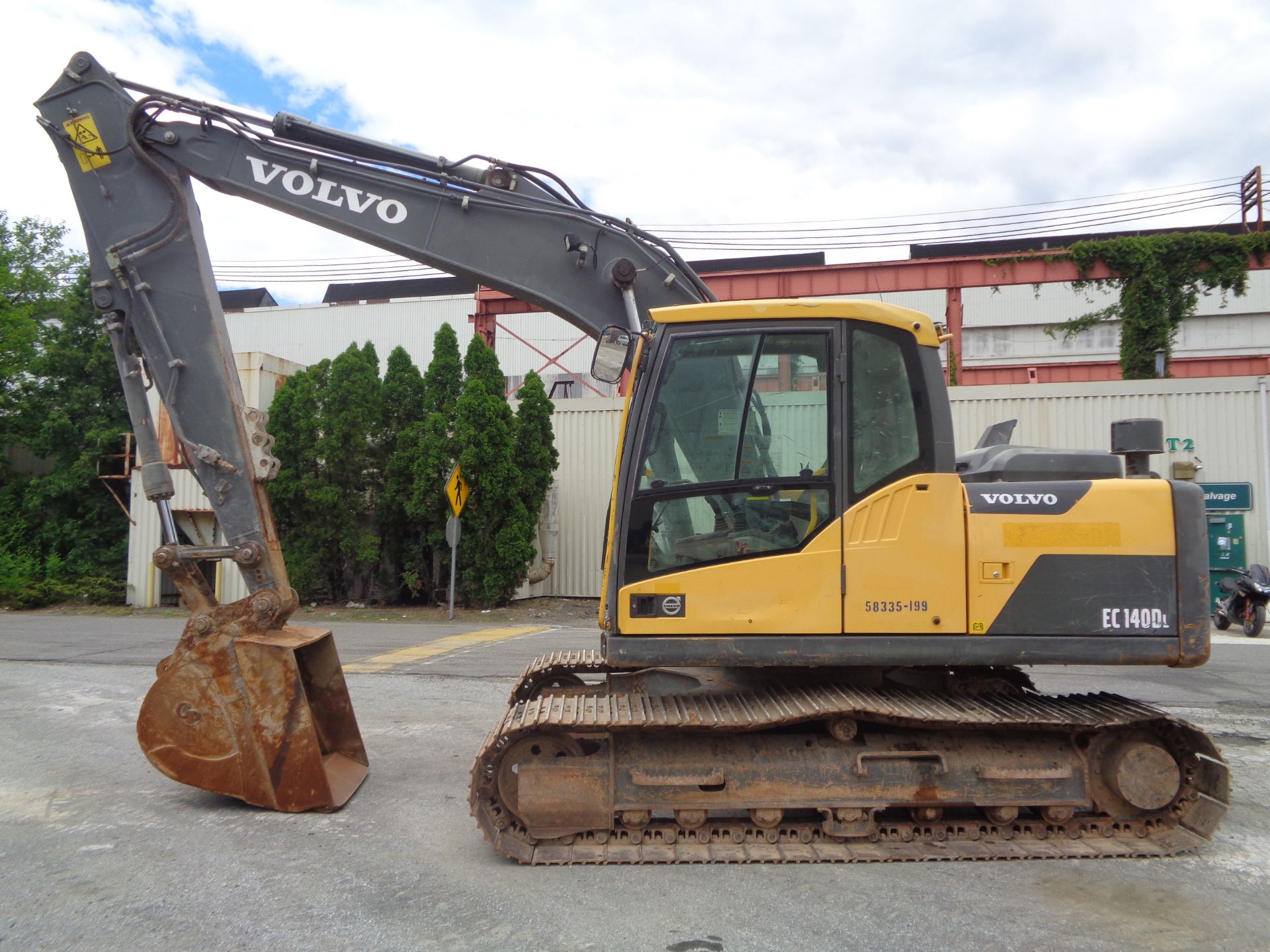 2013 Volvo EC140DL Excavator - Image 24 of 26