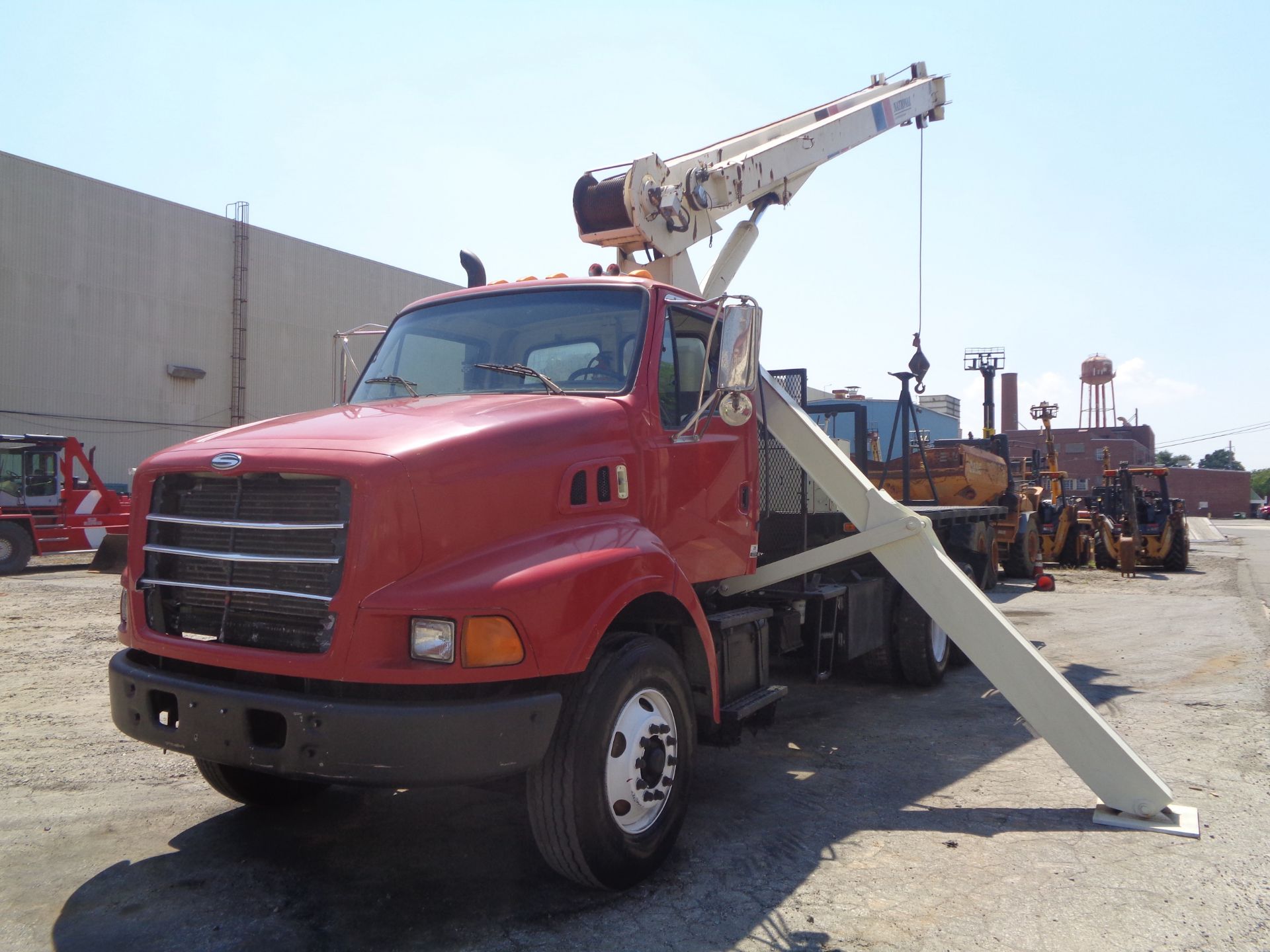 National 681C 17Ton Hydraulic Crane mounted behind cab on Sterling LT8500 T/A Flatbed Truck - Image 8 of 28