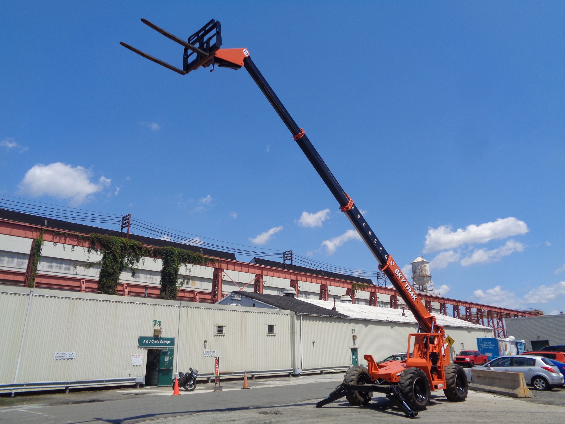 SkyTrack 10054 10,000lbs Telescopic forklift - Image 2 of 13