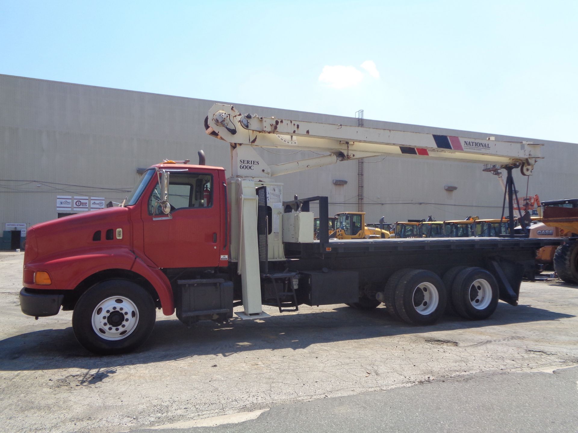 National 681C 17Ton Hydraulic Crane mounted behind cab on Sterling LT8500 T/A Flatbed Truck - Image 16 of 28