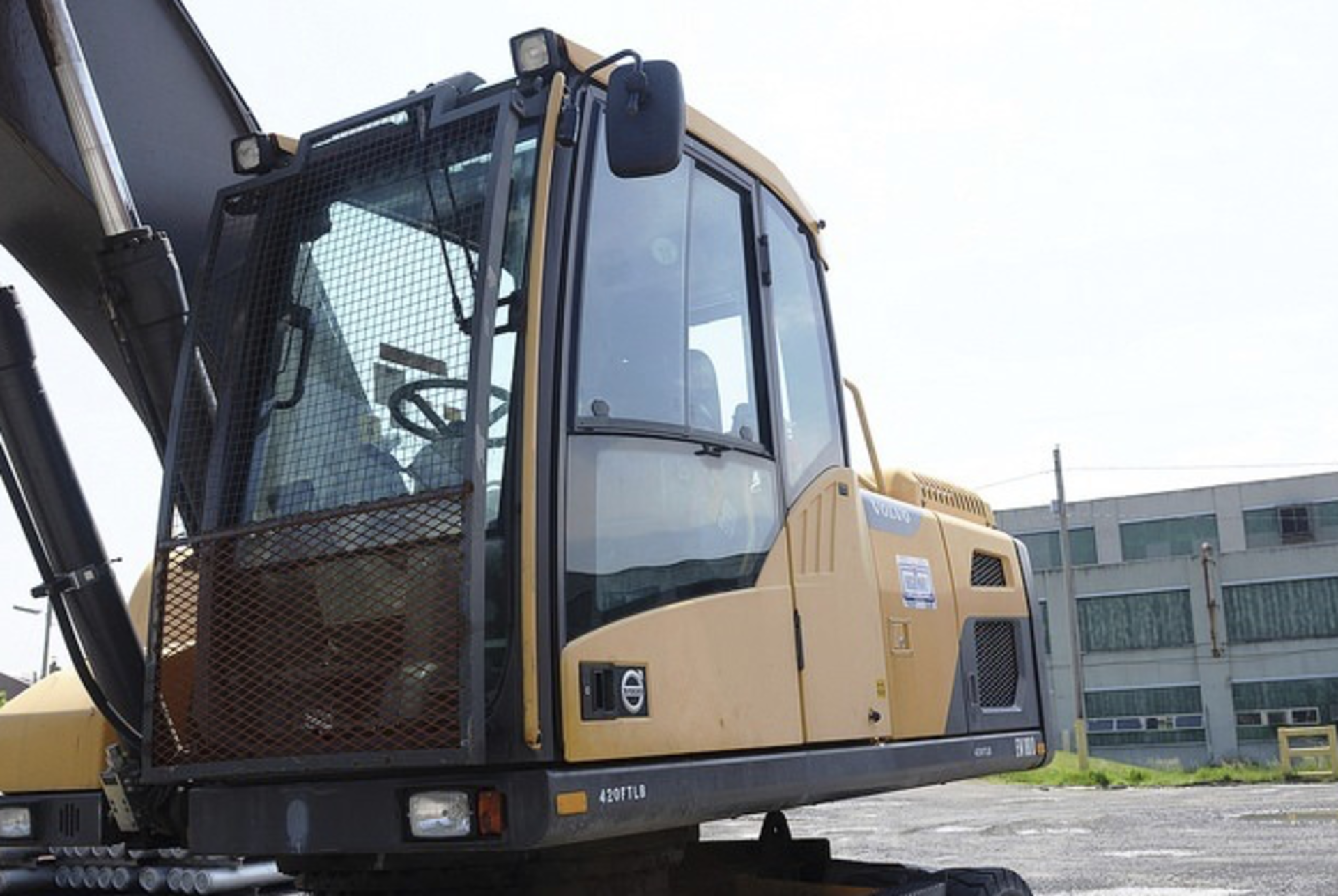 2013 Volvo EW180D Wheel Excavator with Sheer - Image 8 of 13