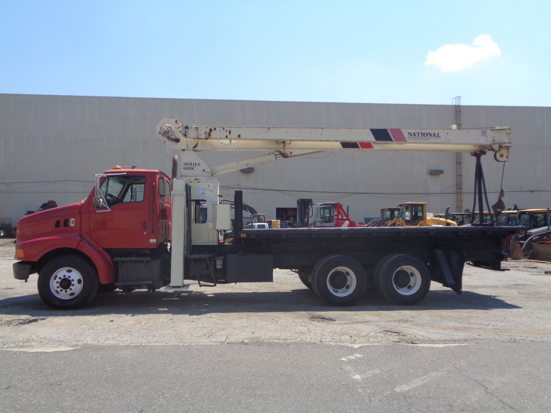 National 681C 17Ton Hydraulic Crane mounted behind cab on Sterling LT8500 T/A Flatbed Truck - Image 15 of 28