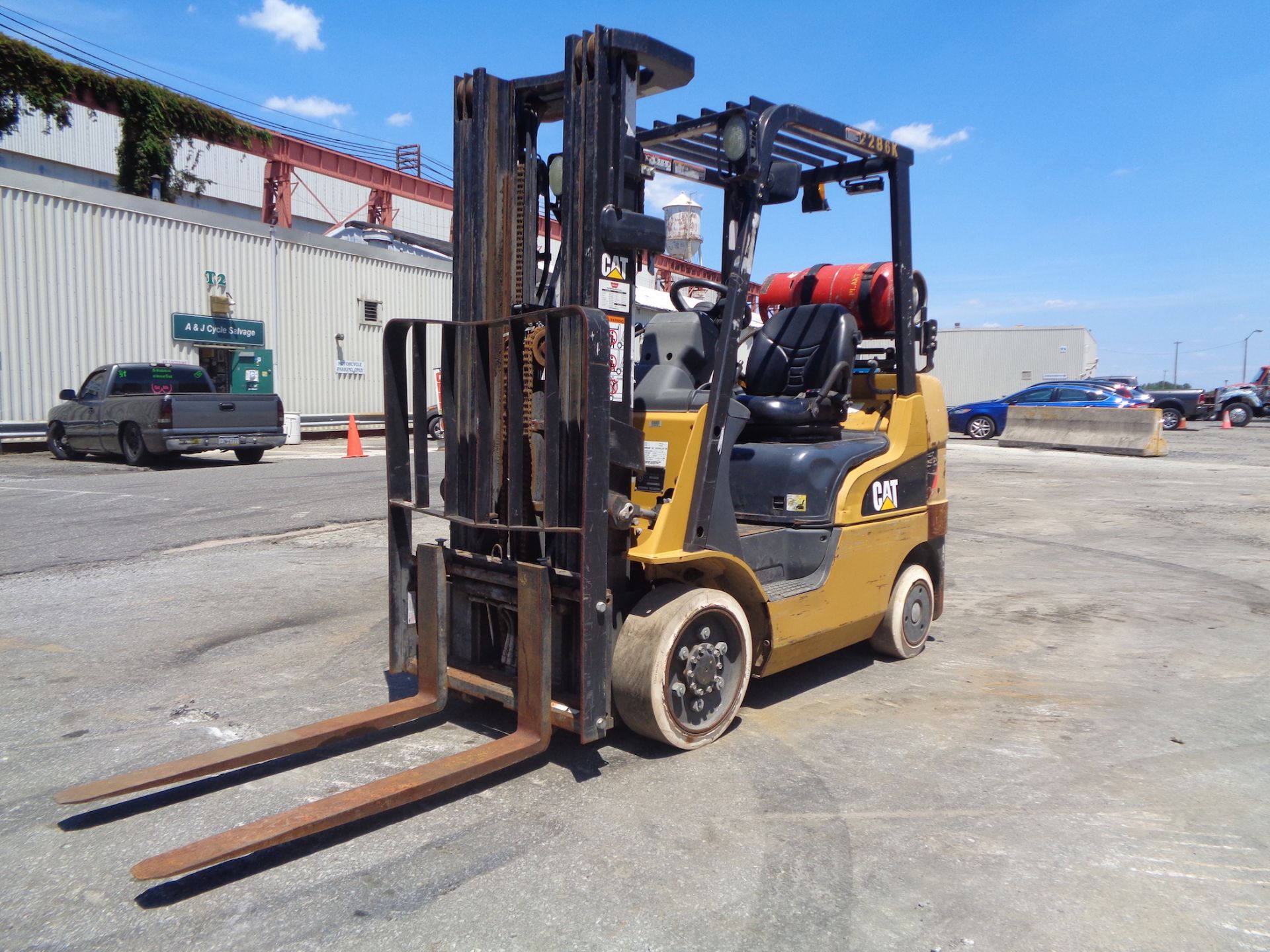 2013 Caterpillar 2C5000 5,000lbs Forklift - Image 6 of 15