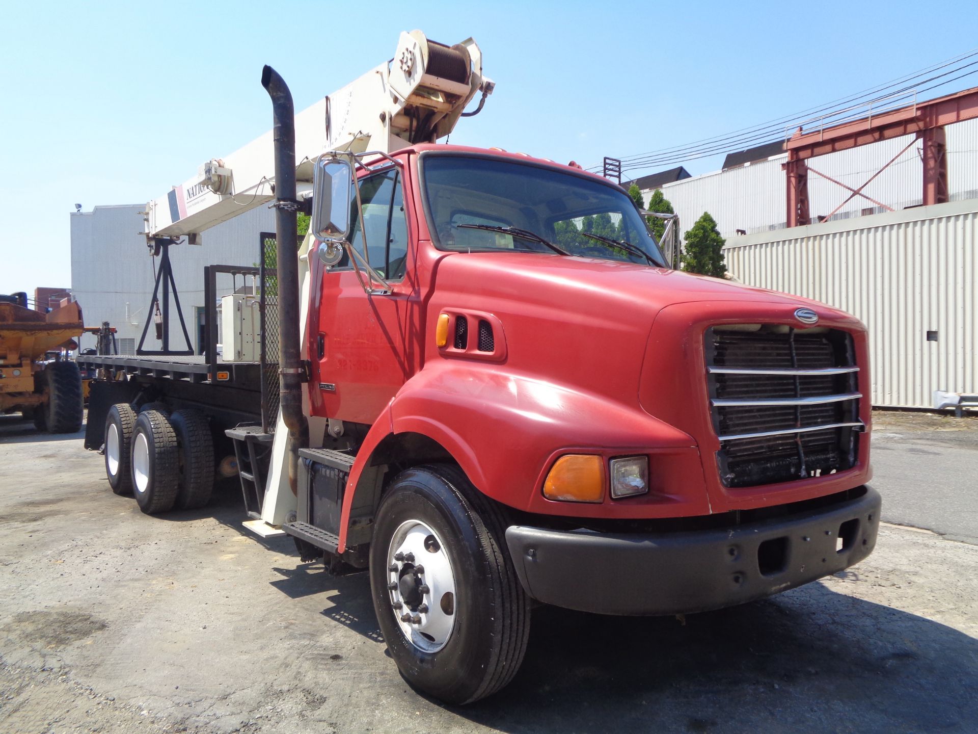 National 681C 17Ton Hydraulic Crane mounted behind cab on Sterling LT8500 T/A Flatbed Truck - Image 19 of 28